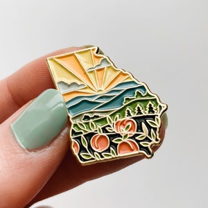 Emaille pin Georgia | Gouden zacht emaille pin | Geïllustreerde pin in de Verenigde Staten | Vlindersluiting | 1,25&quot;