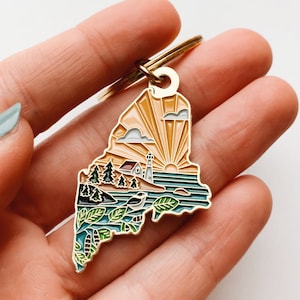 Maine Gold Enamel Keychain | Maine State Key Ring | Soft Enamel Illustrated State Keychain 1.5&quot;