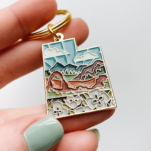Utah Gold Enamel Keychain | Utah Outline Key Ring | Soft Enamel Illustrated State Keychain 1.5&quot;