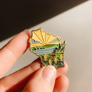 Wisconsin Enamel Pin | Gold Soft Enamel Pin | Illustrated United State Pin | Butterfly Clasp | 1.25"