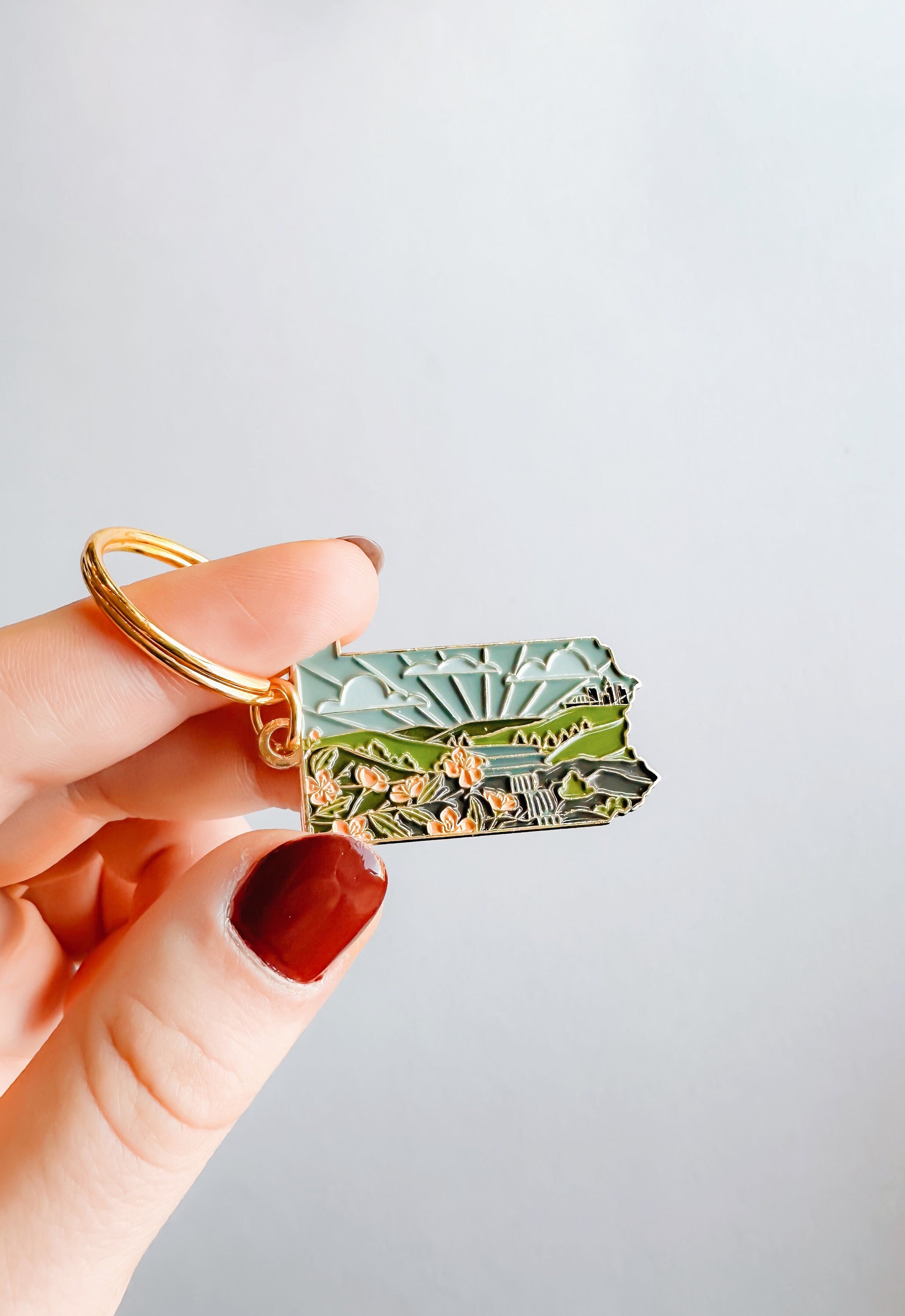 Pennsylvania Soft Enamel Keychain | Washington Outline Key Ring | Illustrated State Keychain 1.5&quot;
