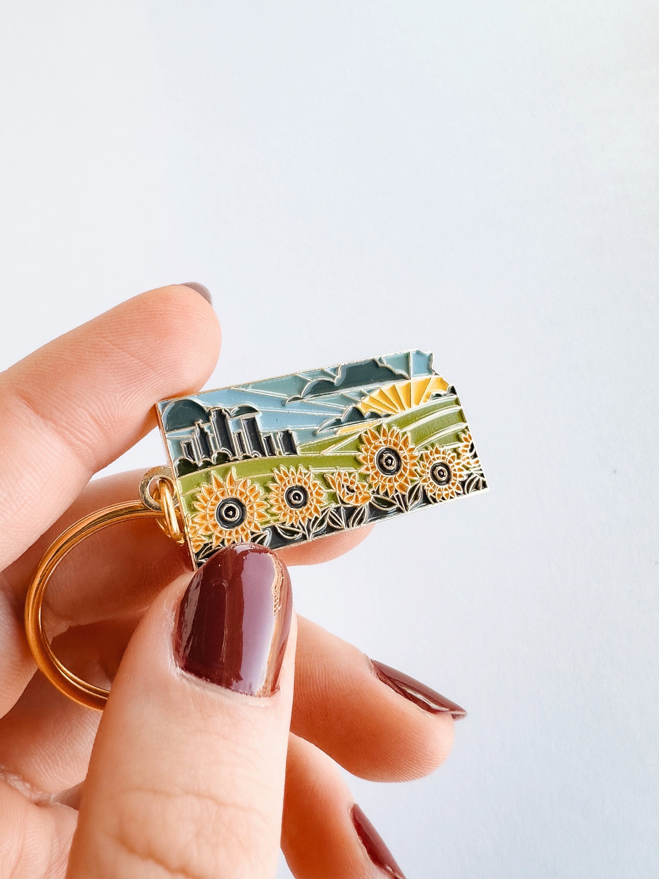 Kansas Soft Enamel Keychain | Kansas Outline Key Ring | Illustrated State Keychain 1.5&quot;