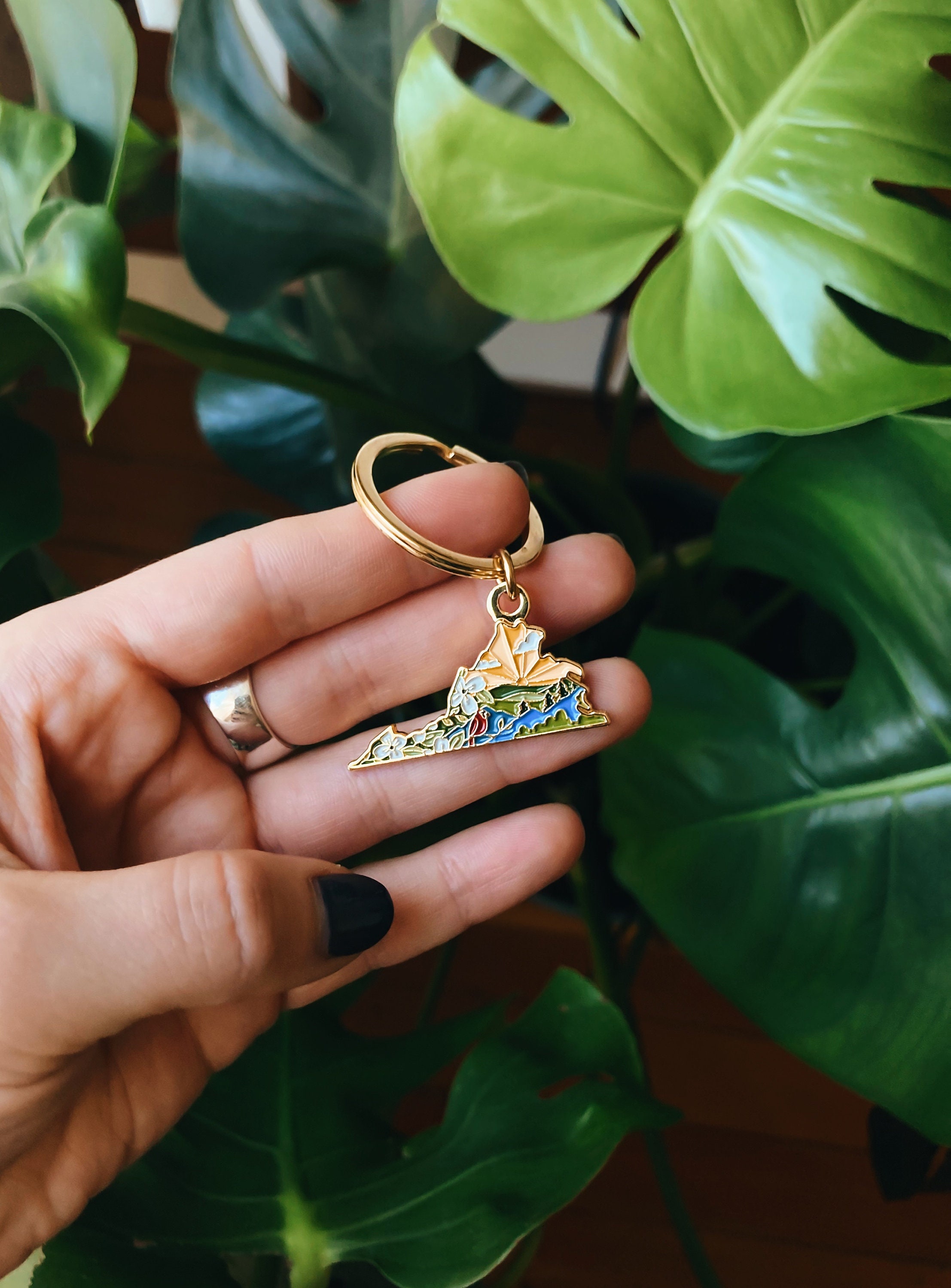 Virginia Gold Enamel Keychain | Virginia Outline Key Ring | Soft Enamel Illustrated State Keychain 1.5&quot;