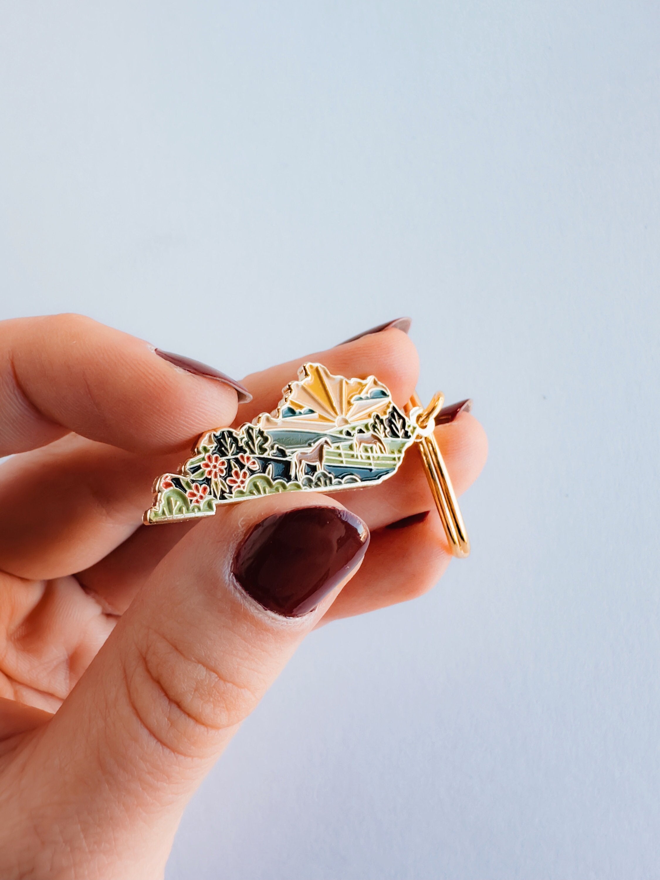 Kentucky Soft Enamel Keychain | Kentucky Outline Key Ring | Illustrated State Keychain 1.5&quot;
