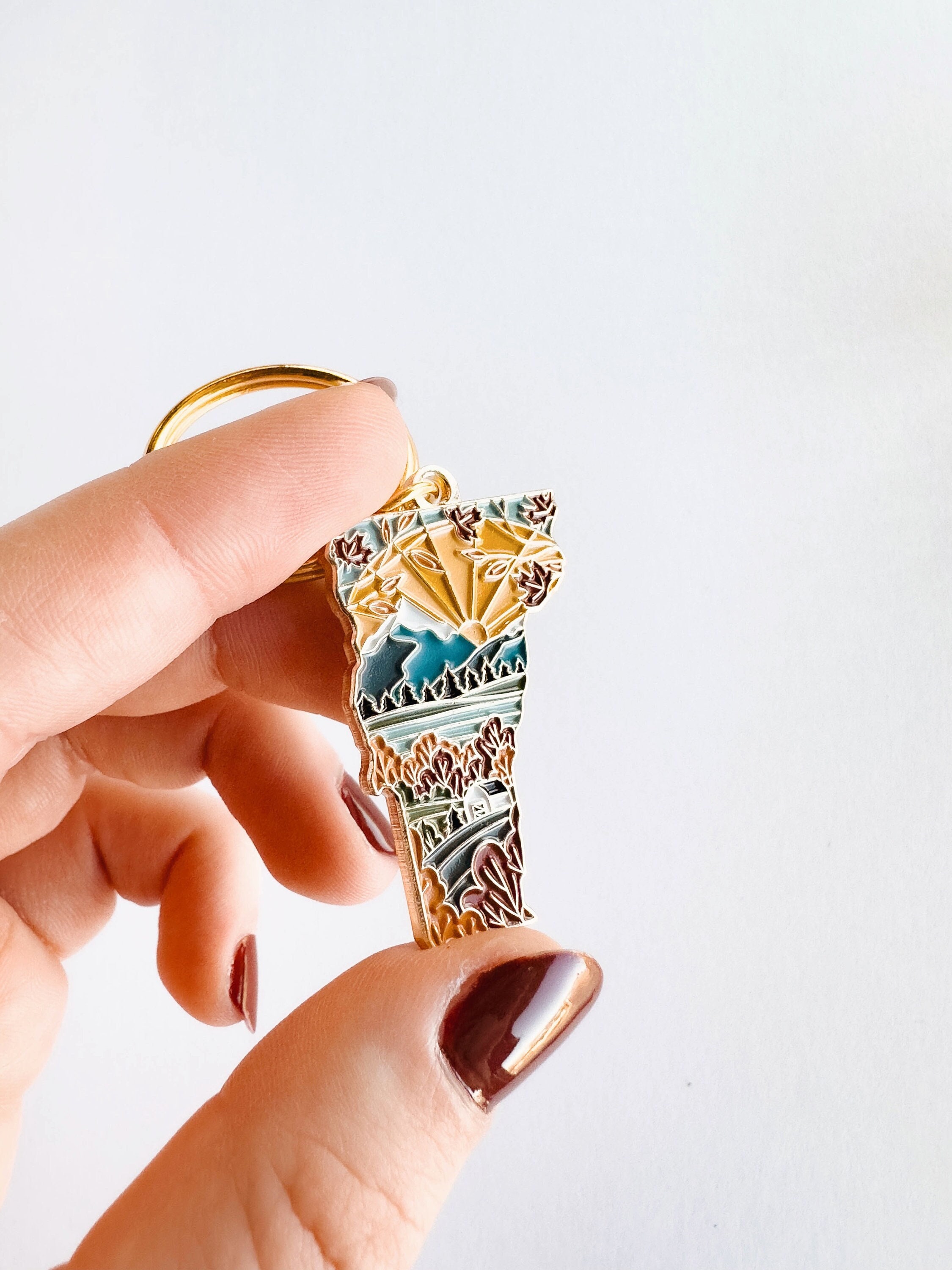 Vermont Soft Enamel Keychain | Vermont Outline Key Ring | Illustrated State Keychain 1.5&quot;