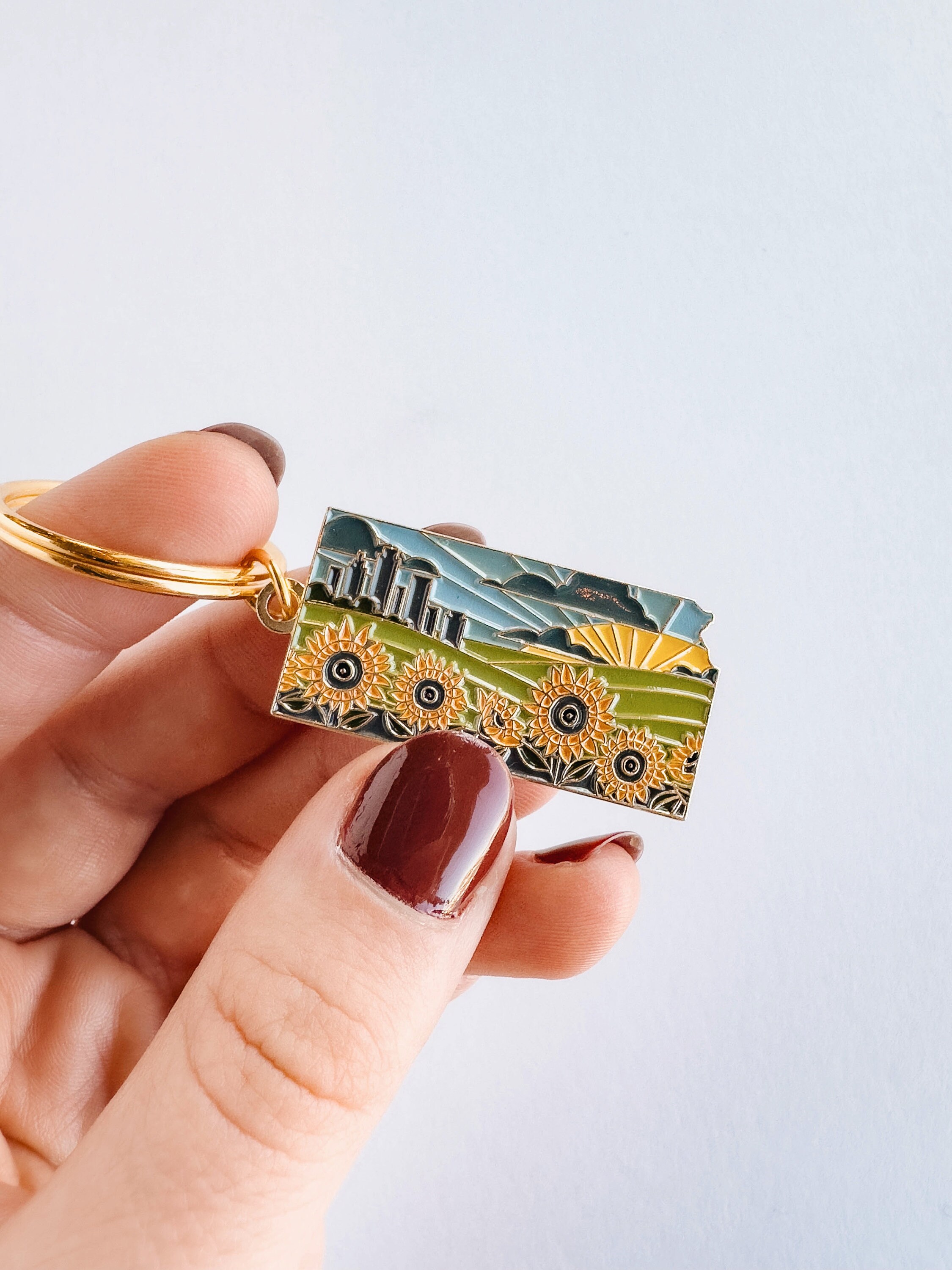 Kansas Soft Enamel Keychain | Kansas Outline Key Ring | Illustrated State Keychain 1.5&quot;