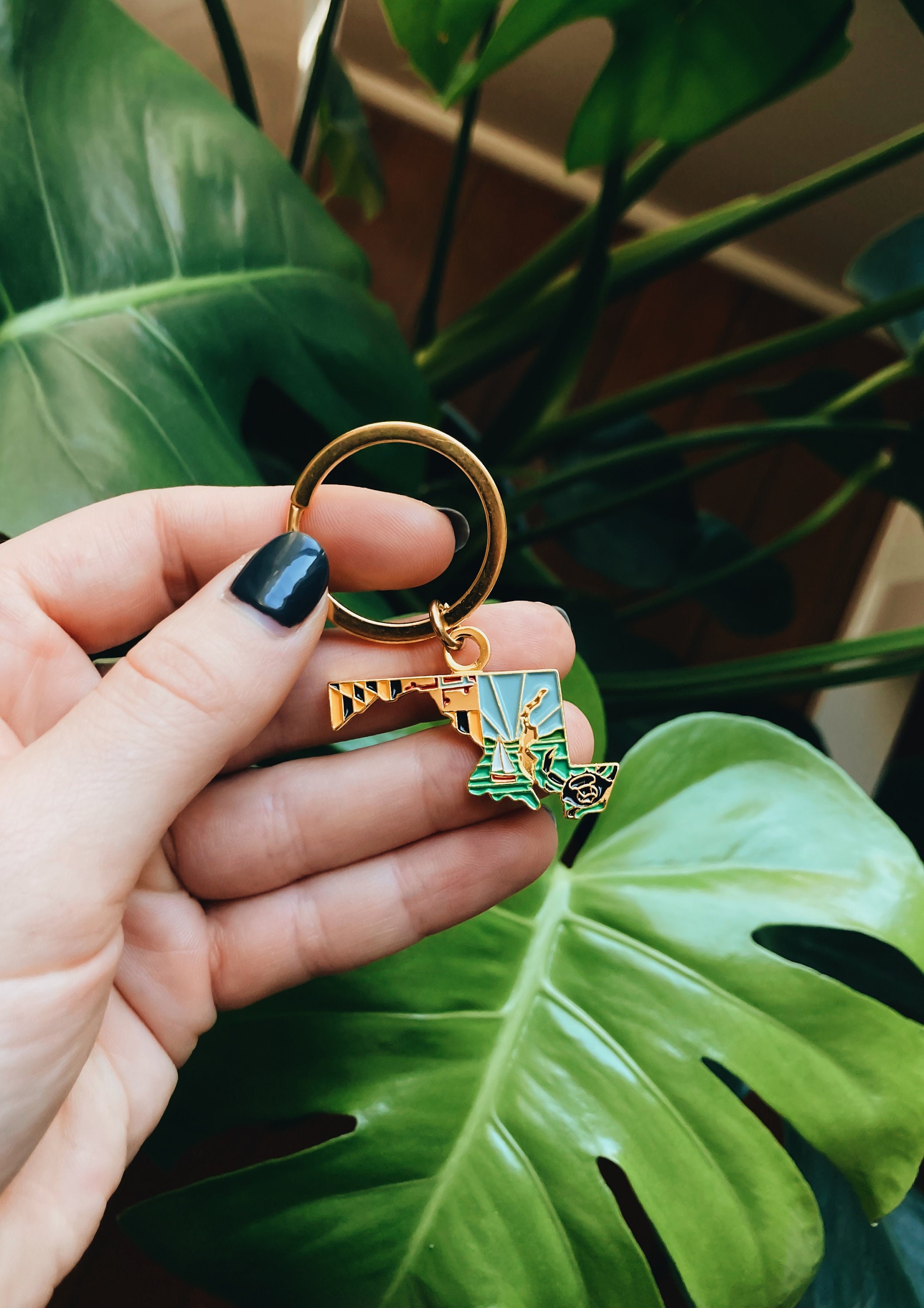 Maryland Gold Enamel Keychain | Maryland Outline Key Ring | Soft Enamel Illustrated State Keychain 1.5&quot;