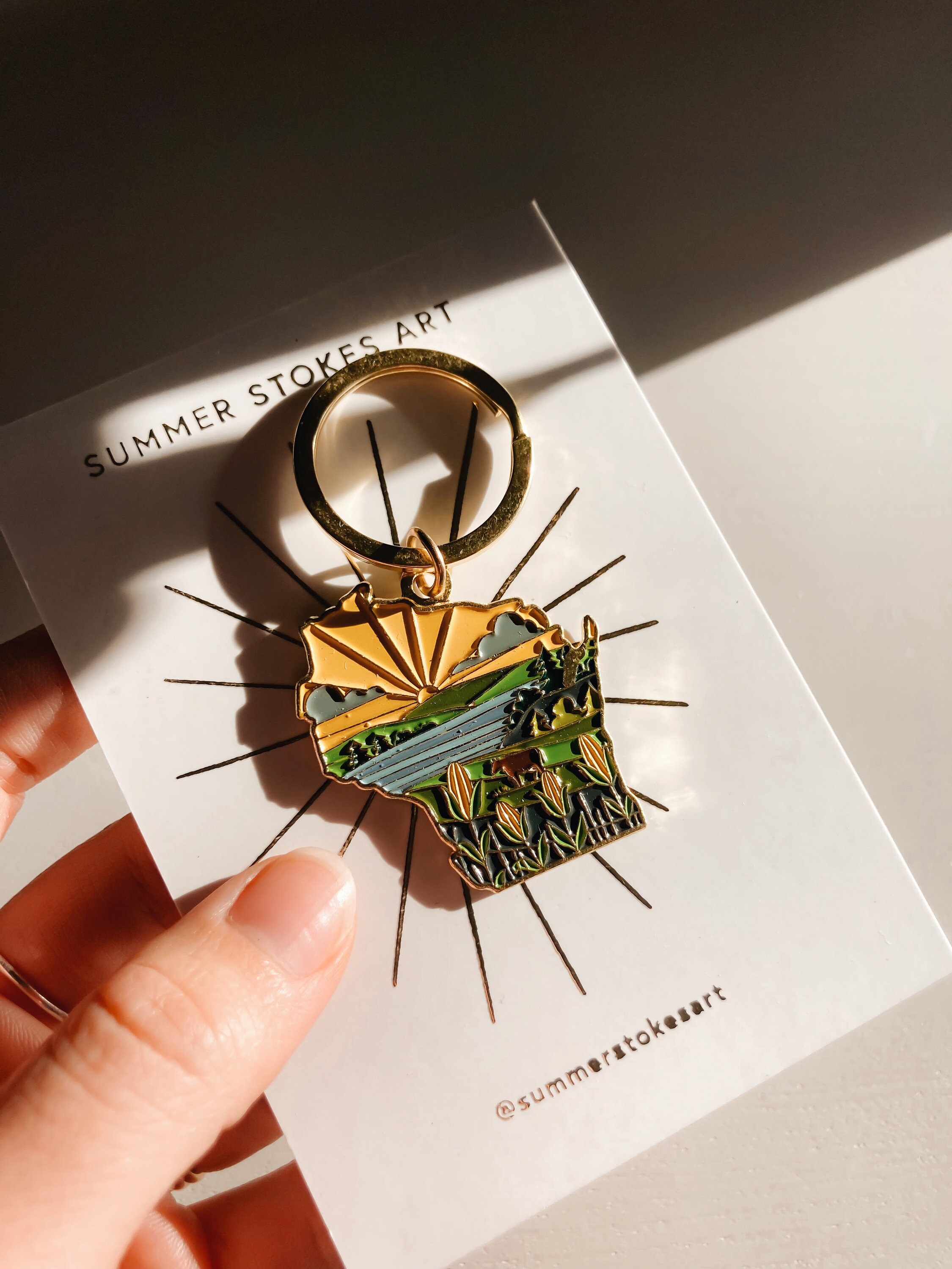 Wisconsin Soft Enamel Keychain 1.5&quot; | Wisconsin Outline Key Ring | Illustrated State Keychain