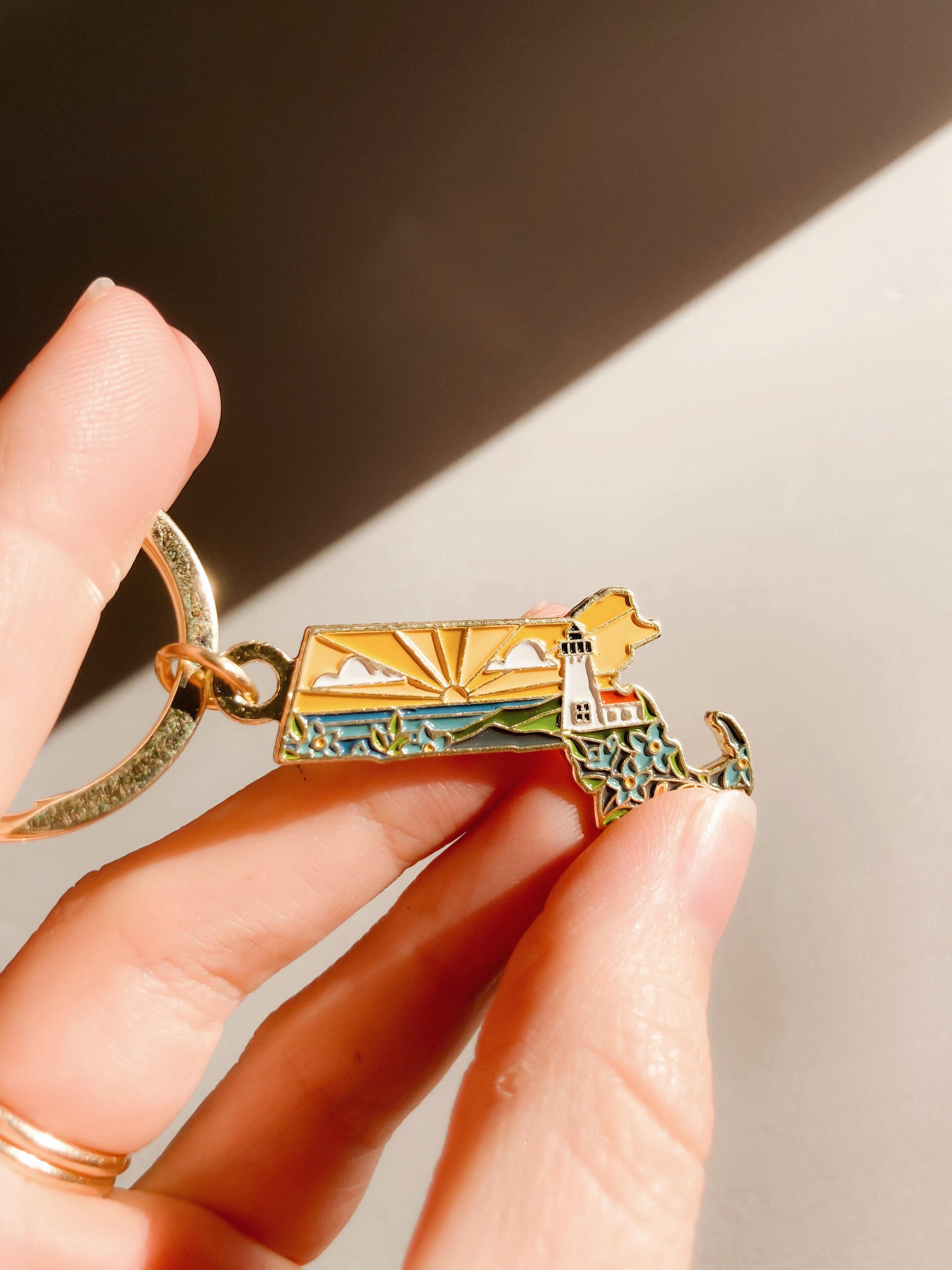 Massachusetts Enamel Keychain | Massachusetts Outline Key Ring | Illustrated State Keychain | 1.5&quot;