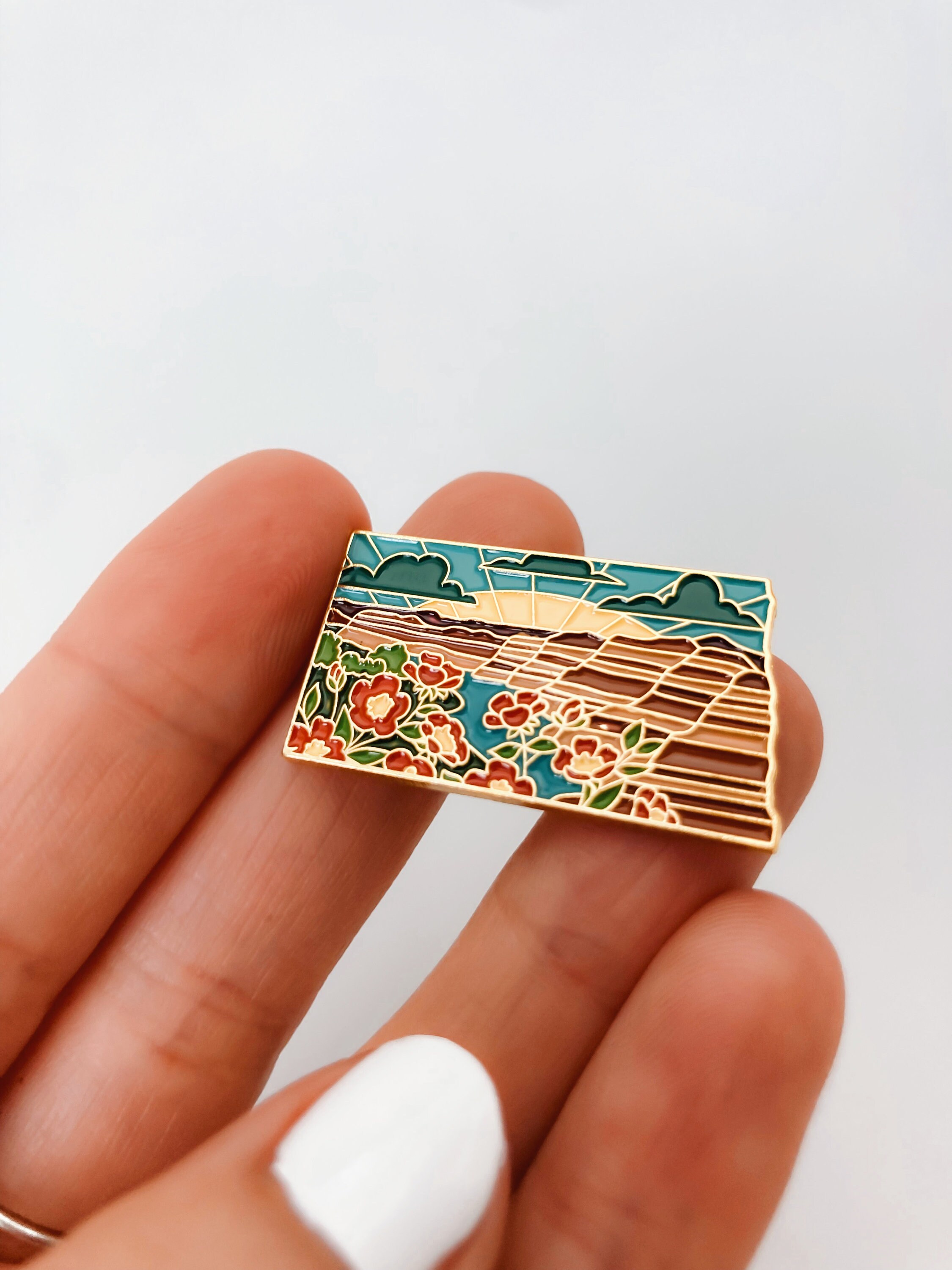 North Dakota Enamel Pin | North Dakota Outline Pin | Illustrated State Pin | Butterfly Clasp | 1&quot;