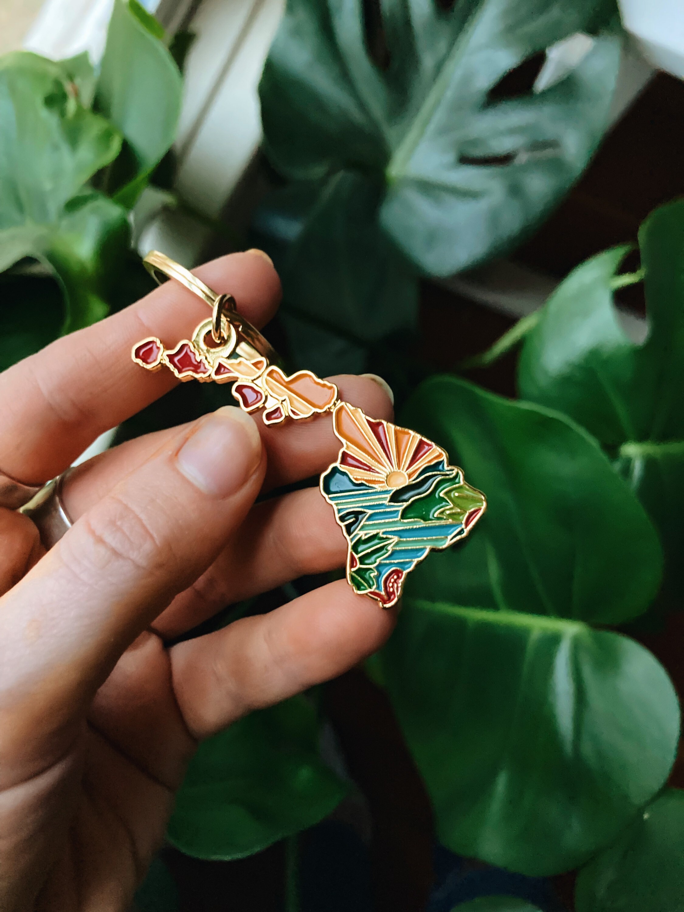 Hawaii Gold Enamel Keychain | Hawaii Outline Key Ring | Soft Enamel Illustrated State Keychain 1.75&quot;