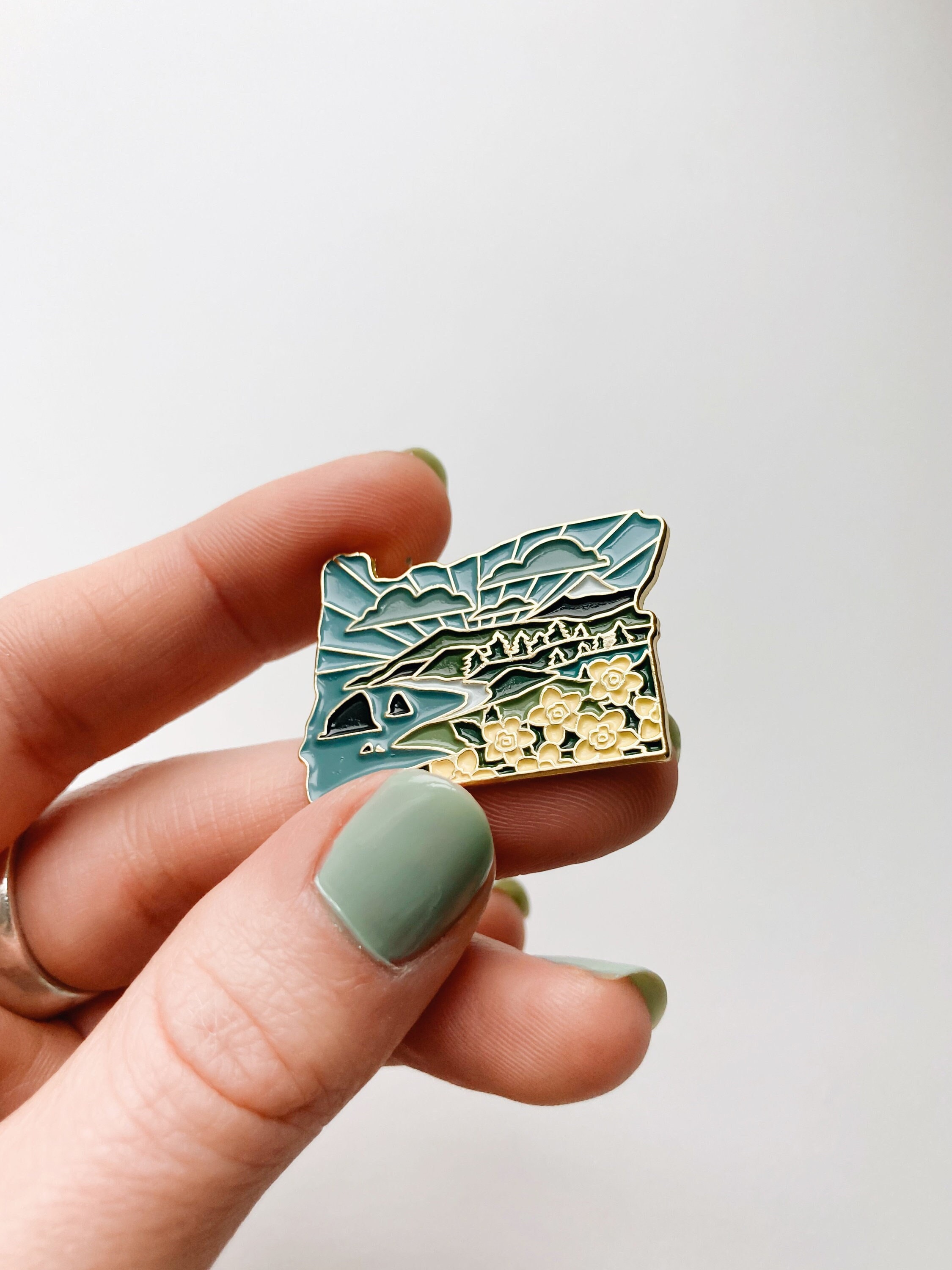 Oregon Enamel Pin | Gold Soft Enamel Pin | Illustrated United State Pin | Butterfly Clasp | 1.25&quot;