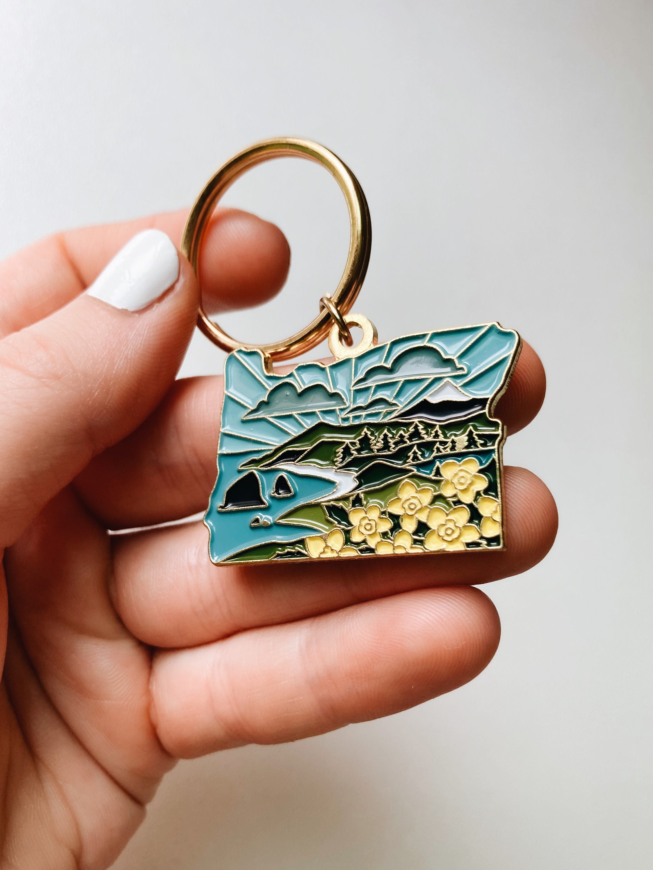 Oregon Gold Enamel Keychain | Oregon Outline Key Ring | Soft Enamel Illustrated State Keychain 1.5&quot;