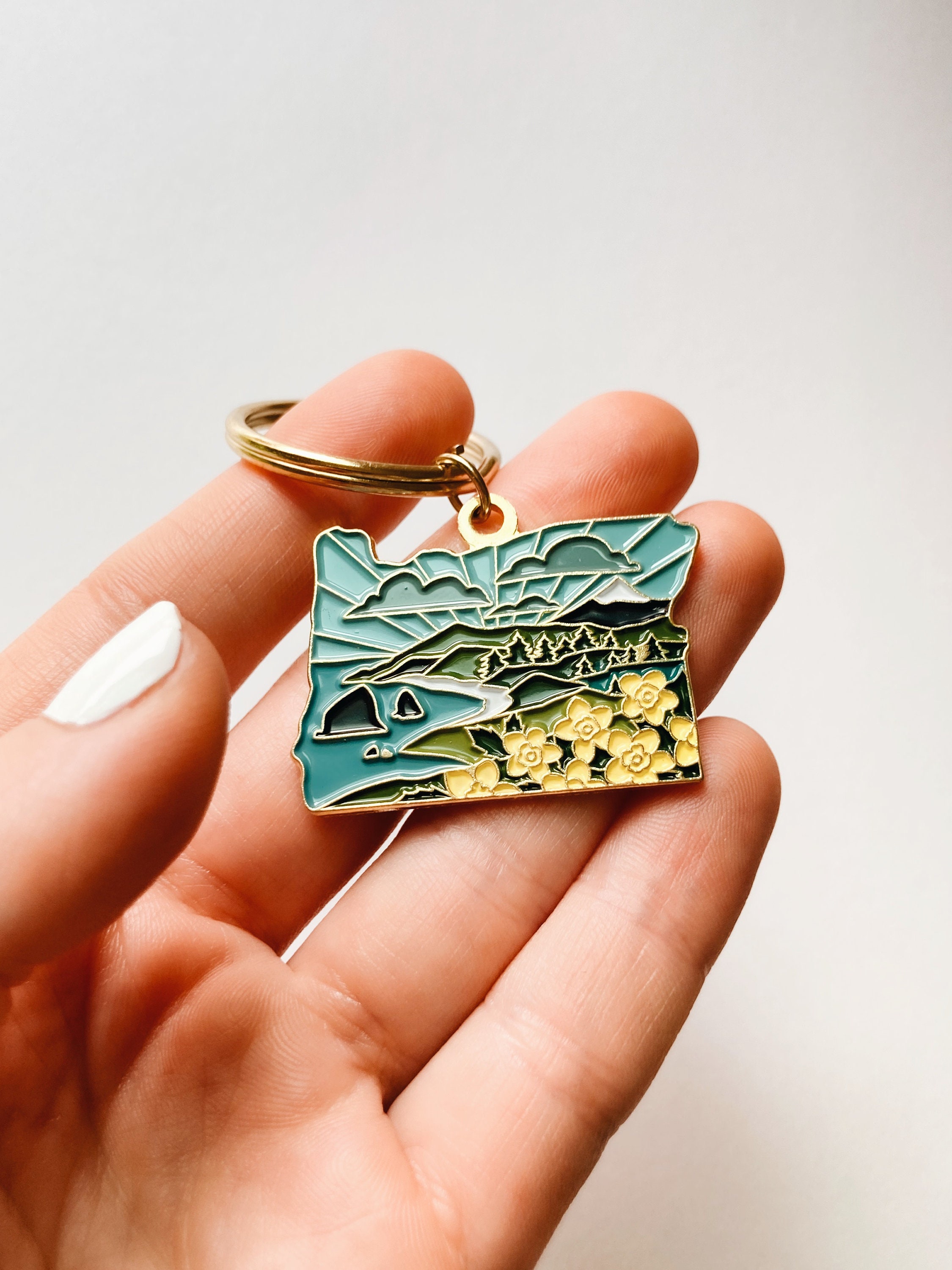 Oregon Gold Enamel Keychain | Oregon Outline Key Ring | Soft Enamel Illustrated State Keychain 1.5&quot;