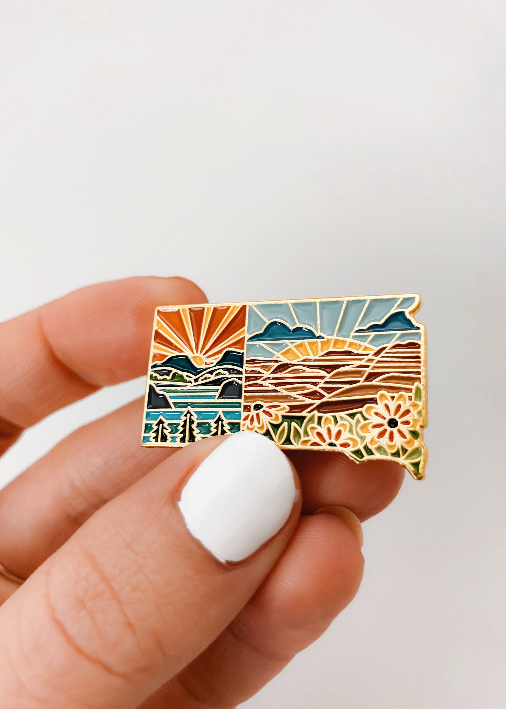South Dakota Enamel Pin | South Dakota Outline Pin | Illustrated State Pin | Butterfly Clasp | 1&quot;