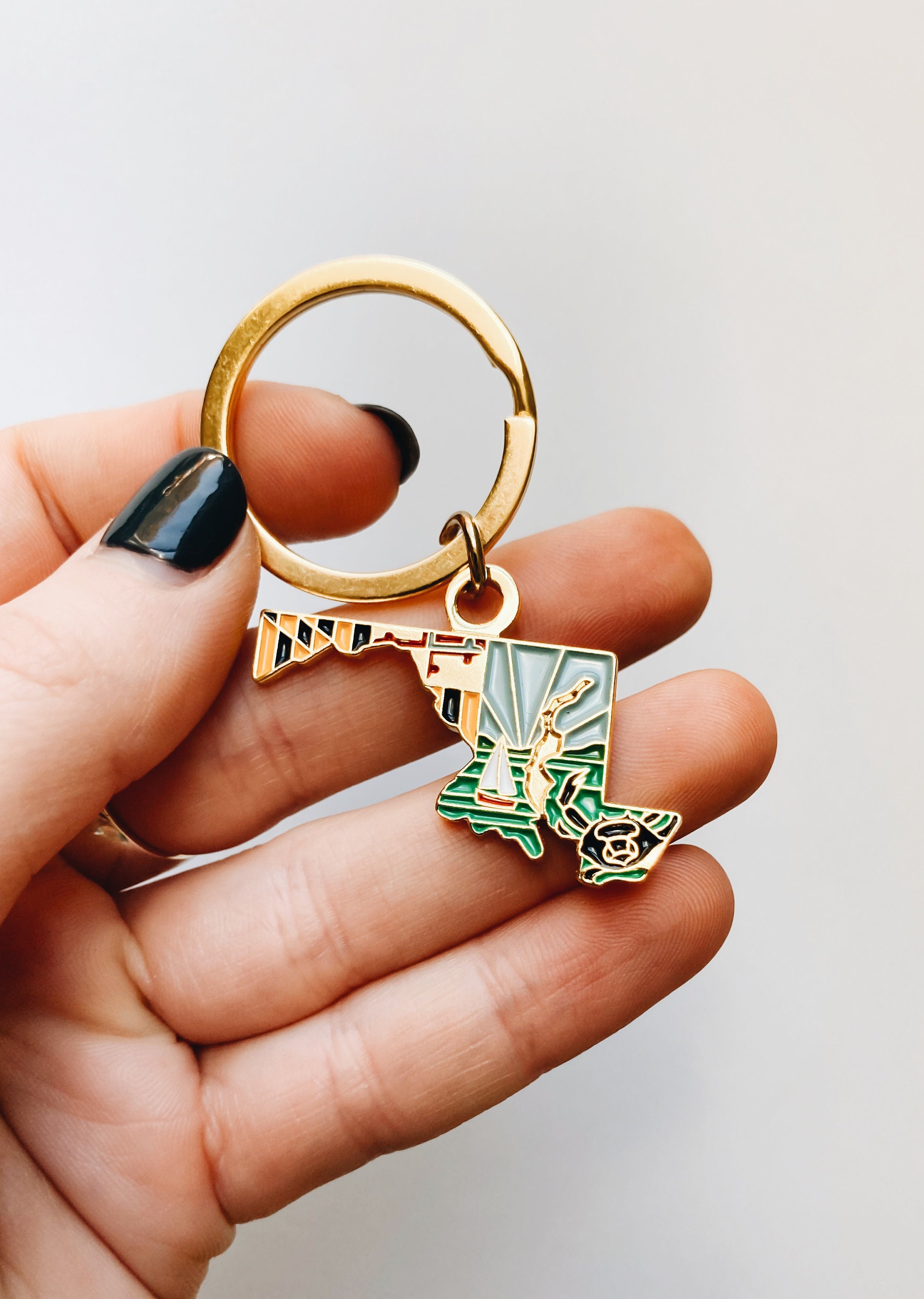 Maryland Gold Enamel Keychain | Maryland Outline Key Ring | Soft Enamel Illustrated State Keychain 1.5&quot;