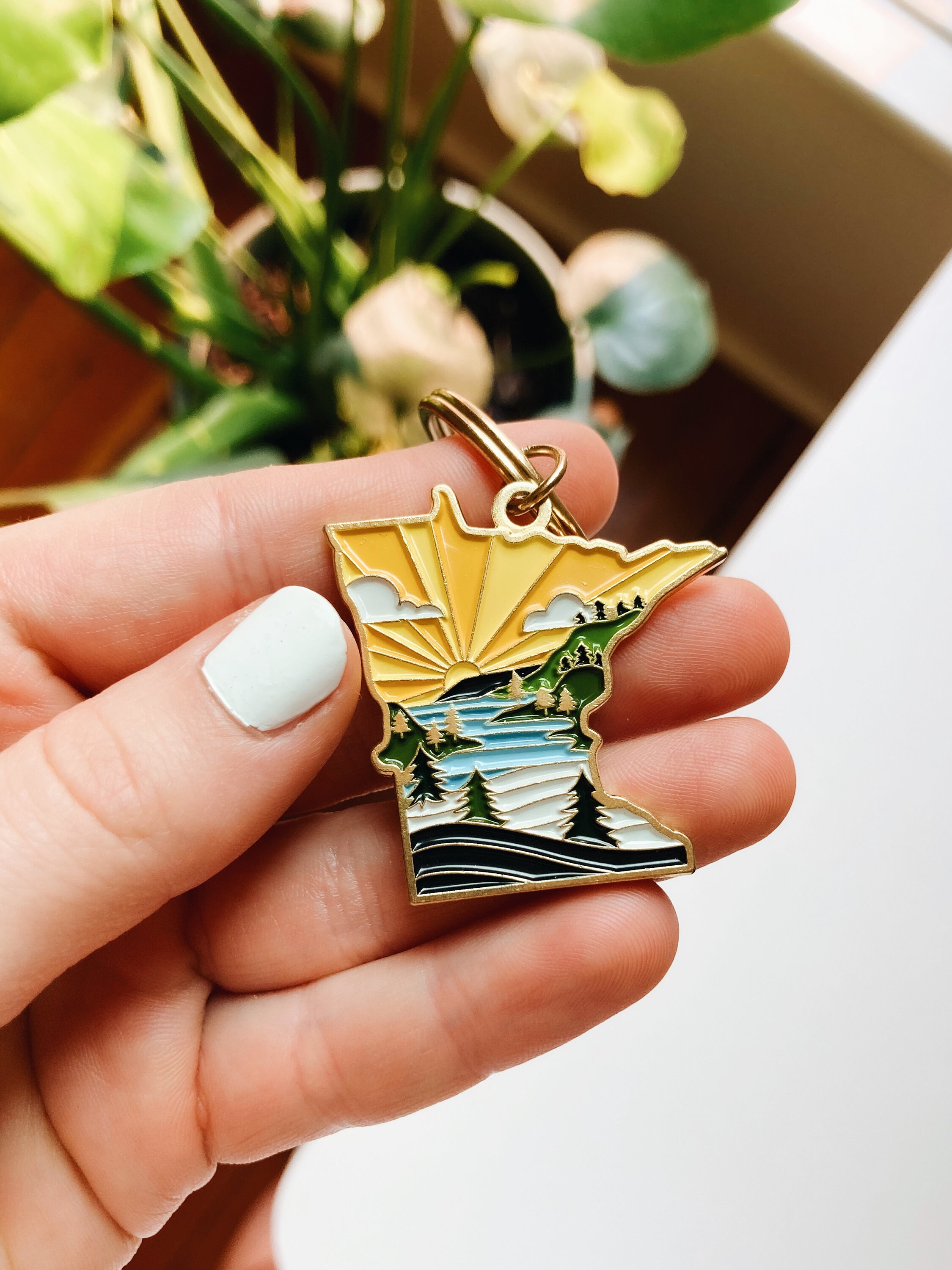Minnesota Soft Enamel Keychain | Minnesota Outline Key Ring | Illustrated State Keychain 1.5&quot;