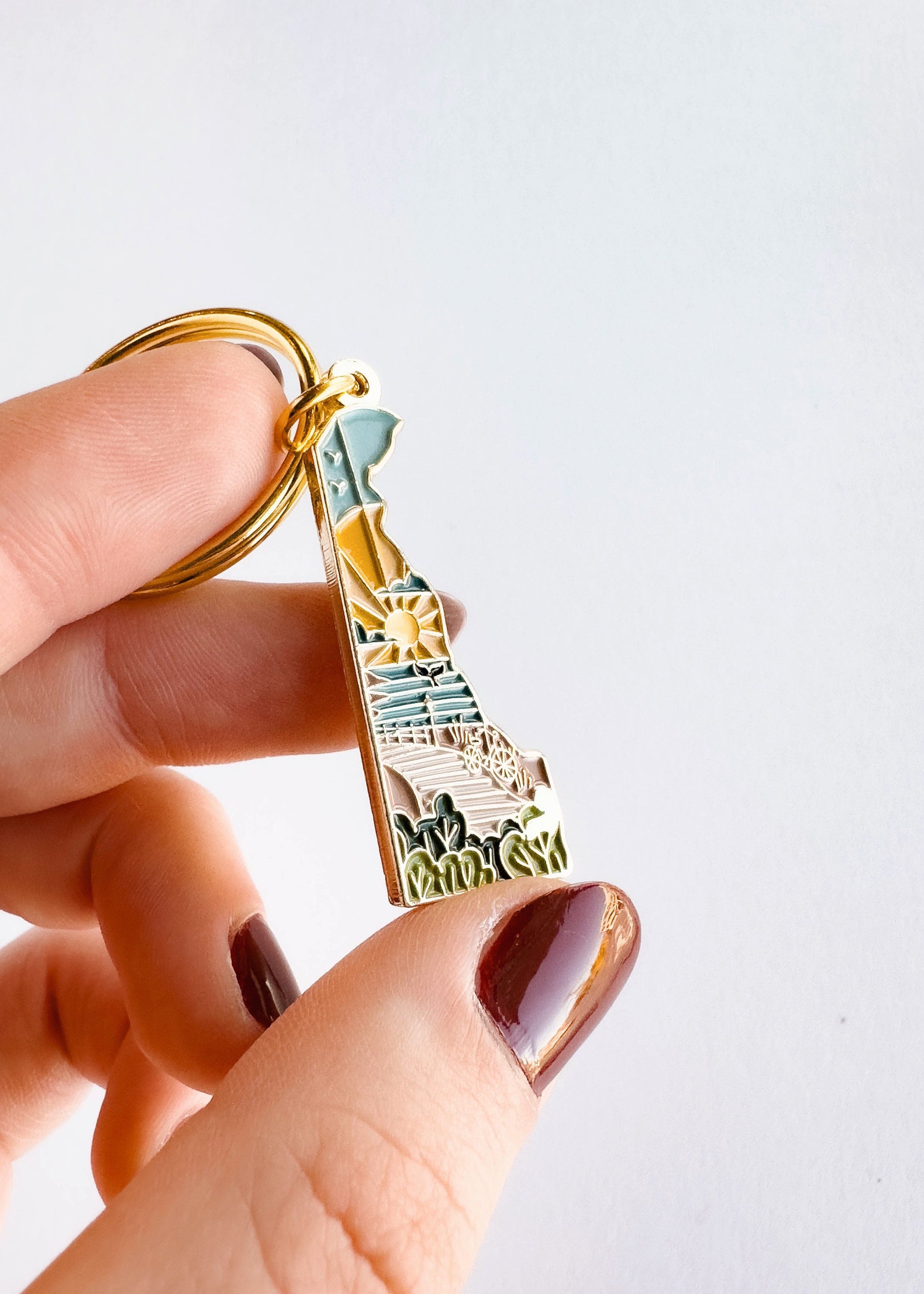 Delaware Soft Enamel Keychain | Delaware Outline Key Ring | Illustrated State Keychain 1.5&quot;
