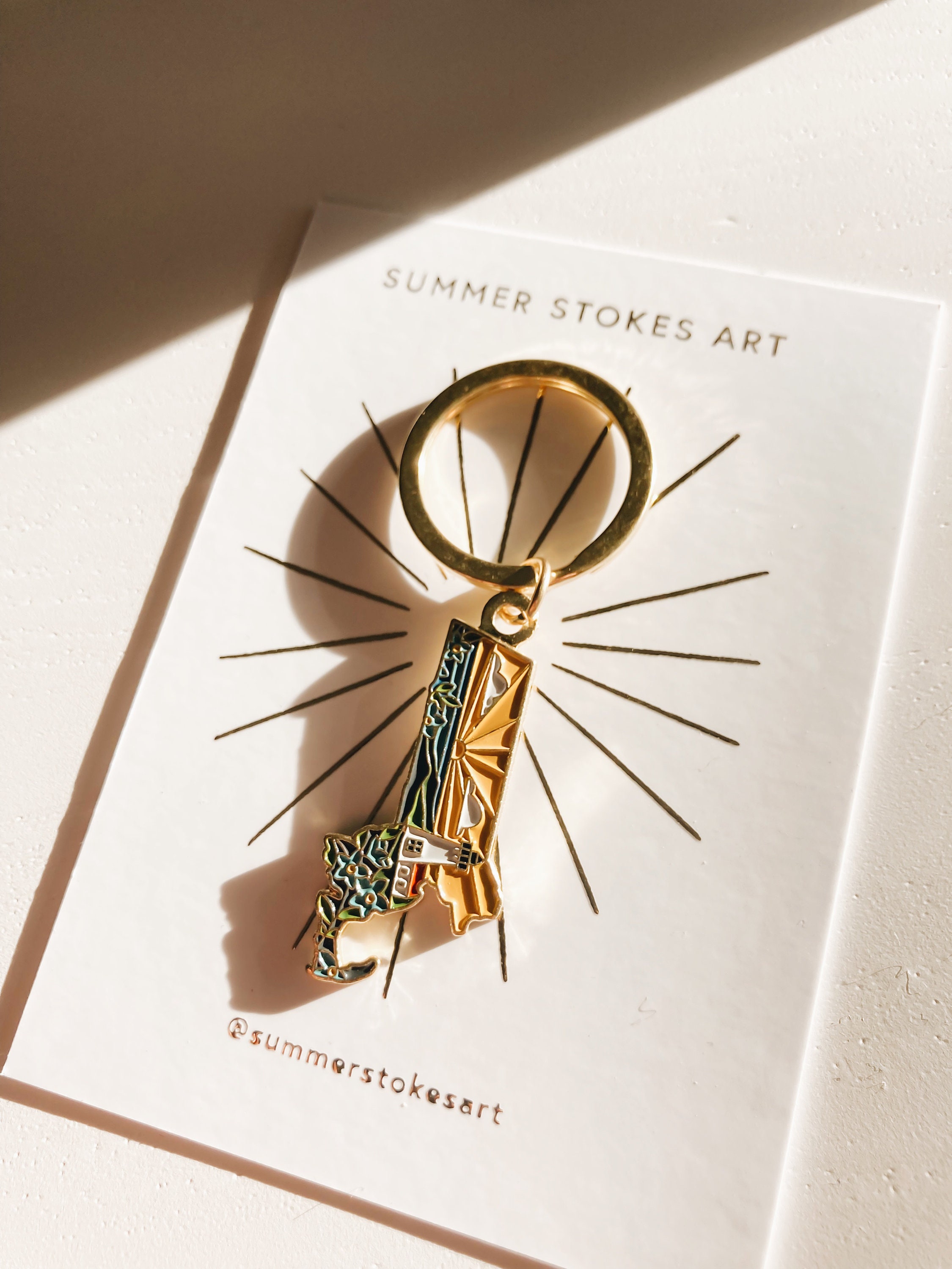 Massachusetts Enamel Keychain | Massachusetts Outline Key Ring | Illustrated State Keychain | 1.5&quot;