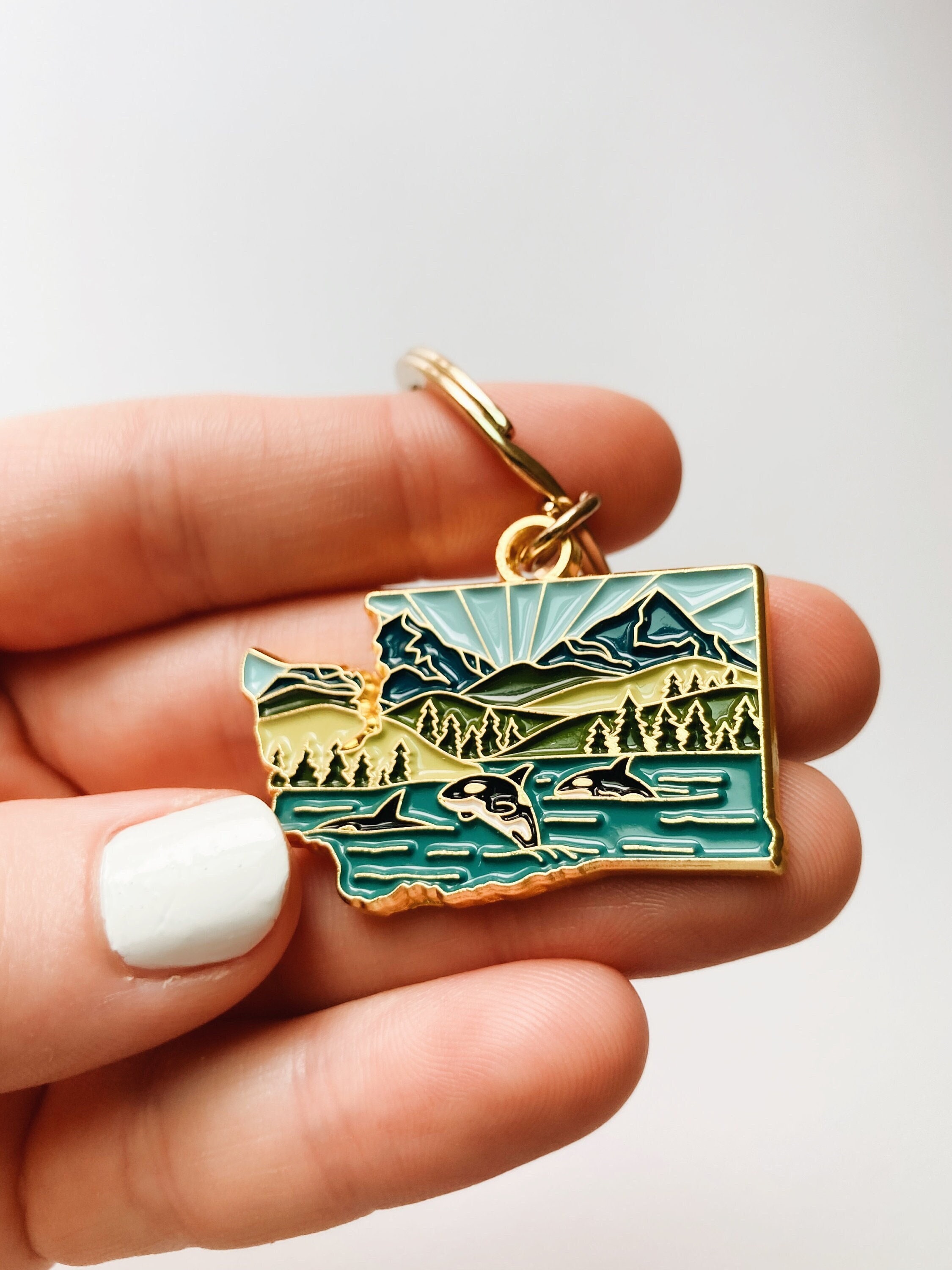 Washington Soft Enamel Keychain | Washington Outline Key Ring | Illustrated State Keychain 1.5&quot;