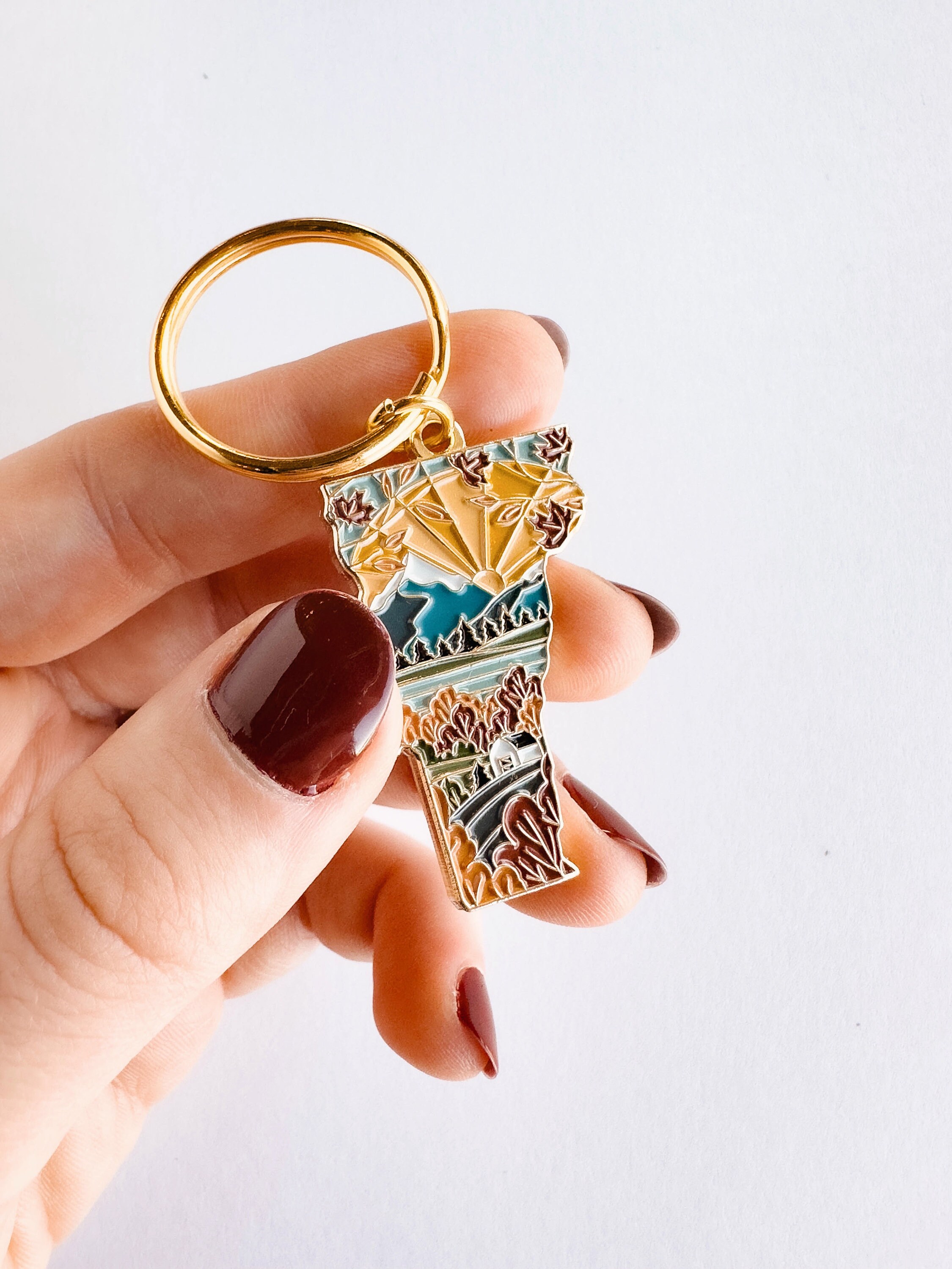 Vermont Soft Enamel Keychain | Vermont Outline Key Ring | Illustrated State Keychain 1.5&quot;