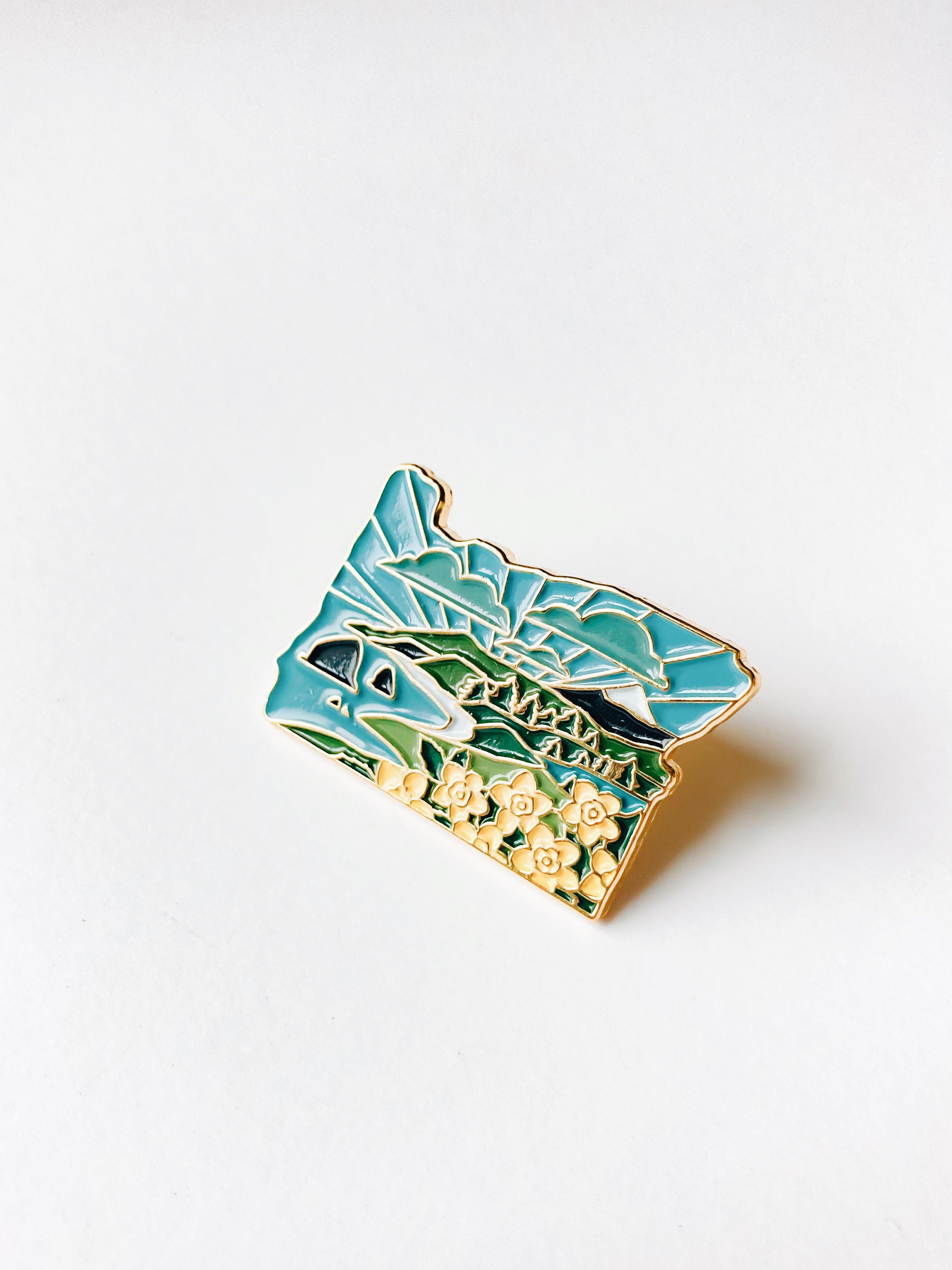 Oregon Enamel Pin | Gold Soft Enamel Pin | Illustrated United State Pin | Butterfly Clasp | 1.25&quot;