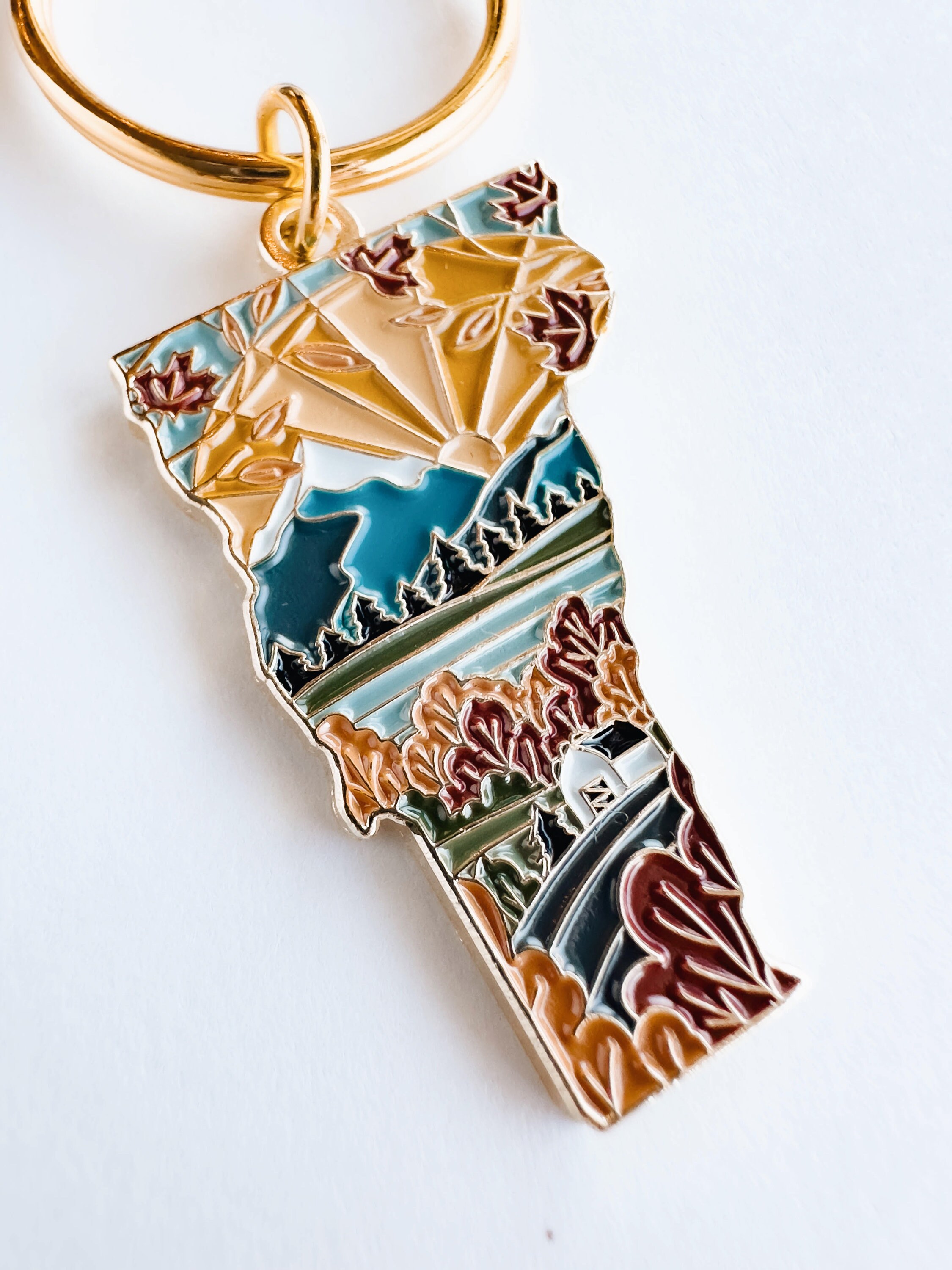 Vermont Soft Enamel Keychain | Vermont Outline Key Ring | Illustrated State Keychain 1.5&quot;