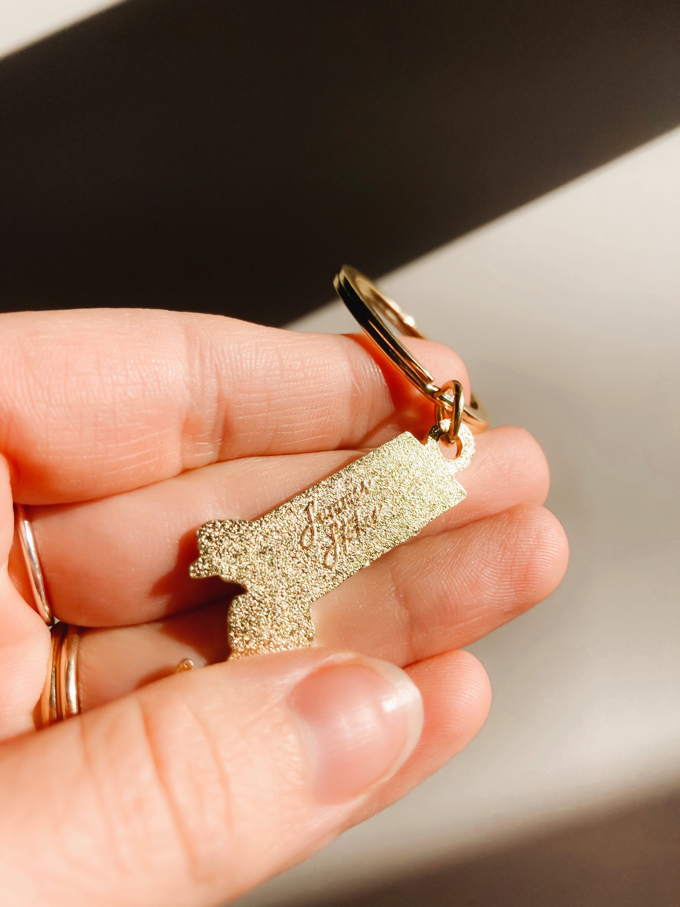 Massachusetts Enamel Keychain | Massachusetts Outline Key Ring | Illustrated State Keychain | 1.5&quot;