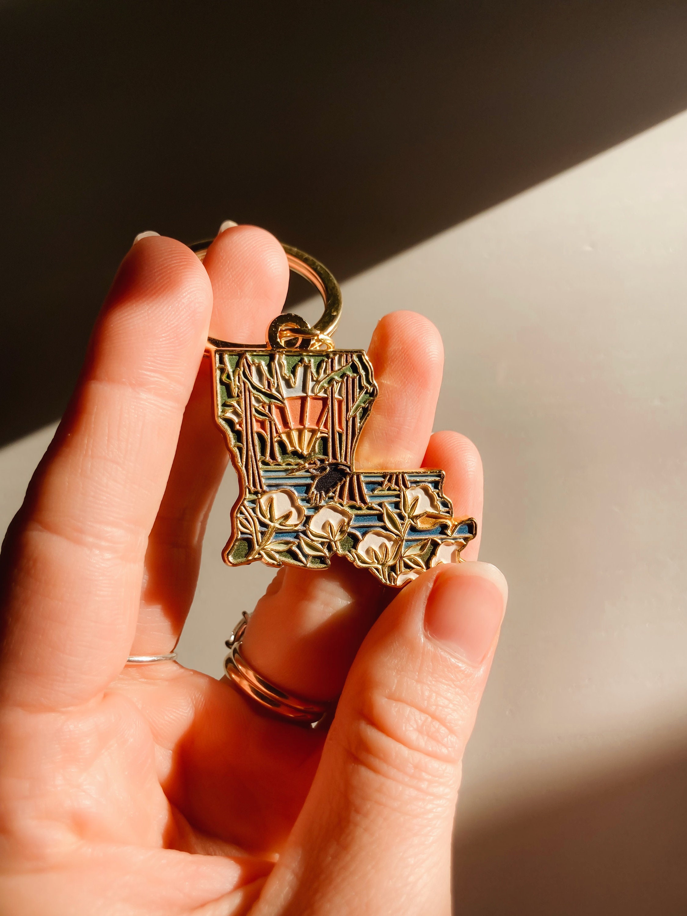 Louisiana Enamel Keychain | Louisiana Outline Key Ring | Illustrated State Keychain | 1.5&quot;