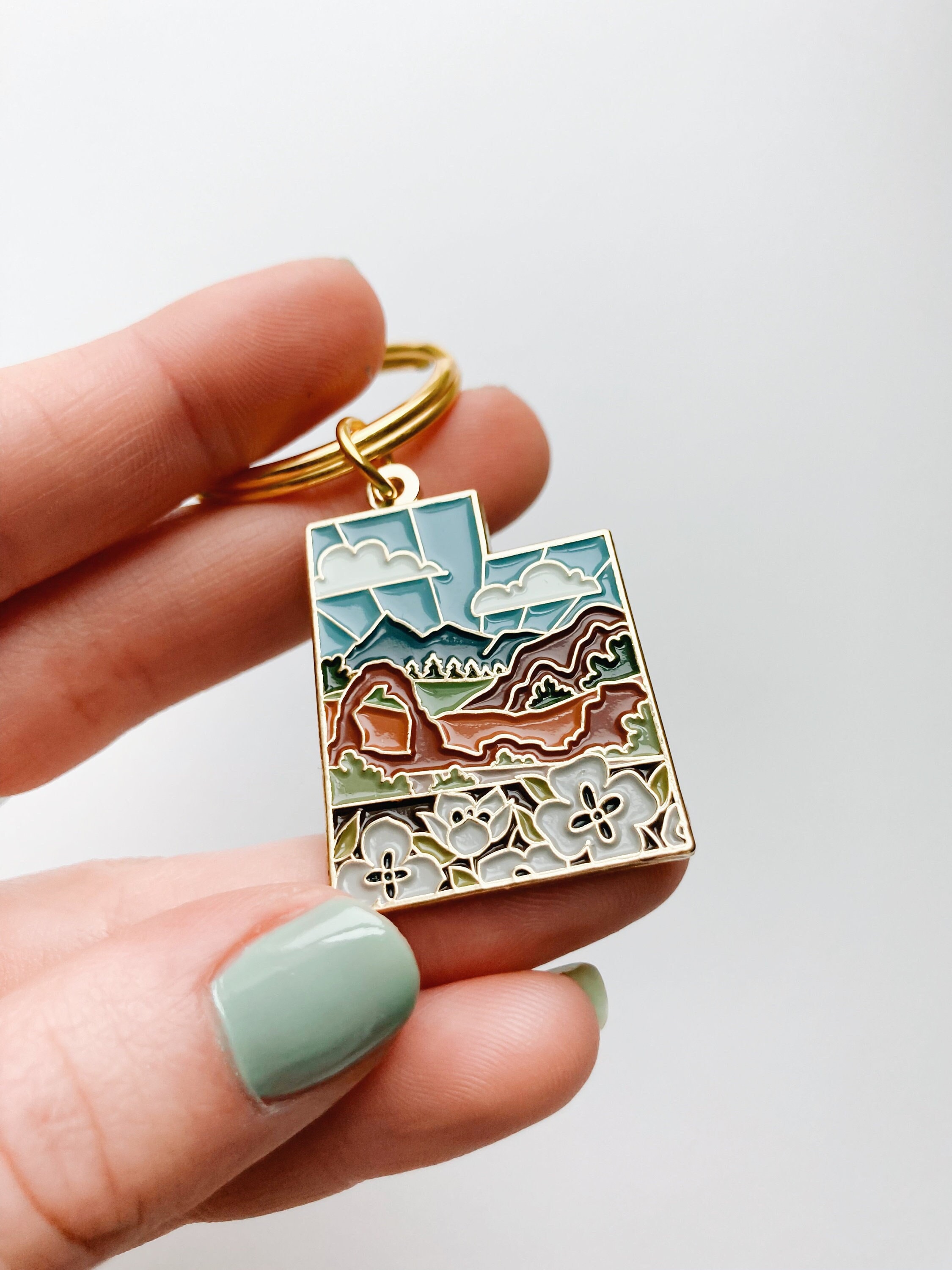 Utah Gold Enamel Keychain | Utah Outline Key Ring | Soft Enamel Illustrated State Keychain 1.5&quot;