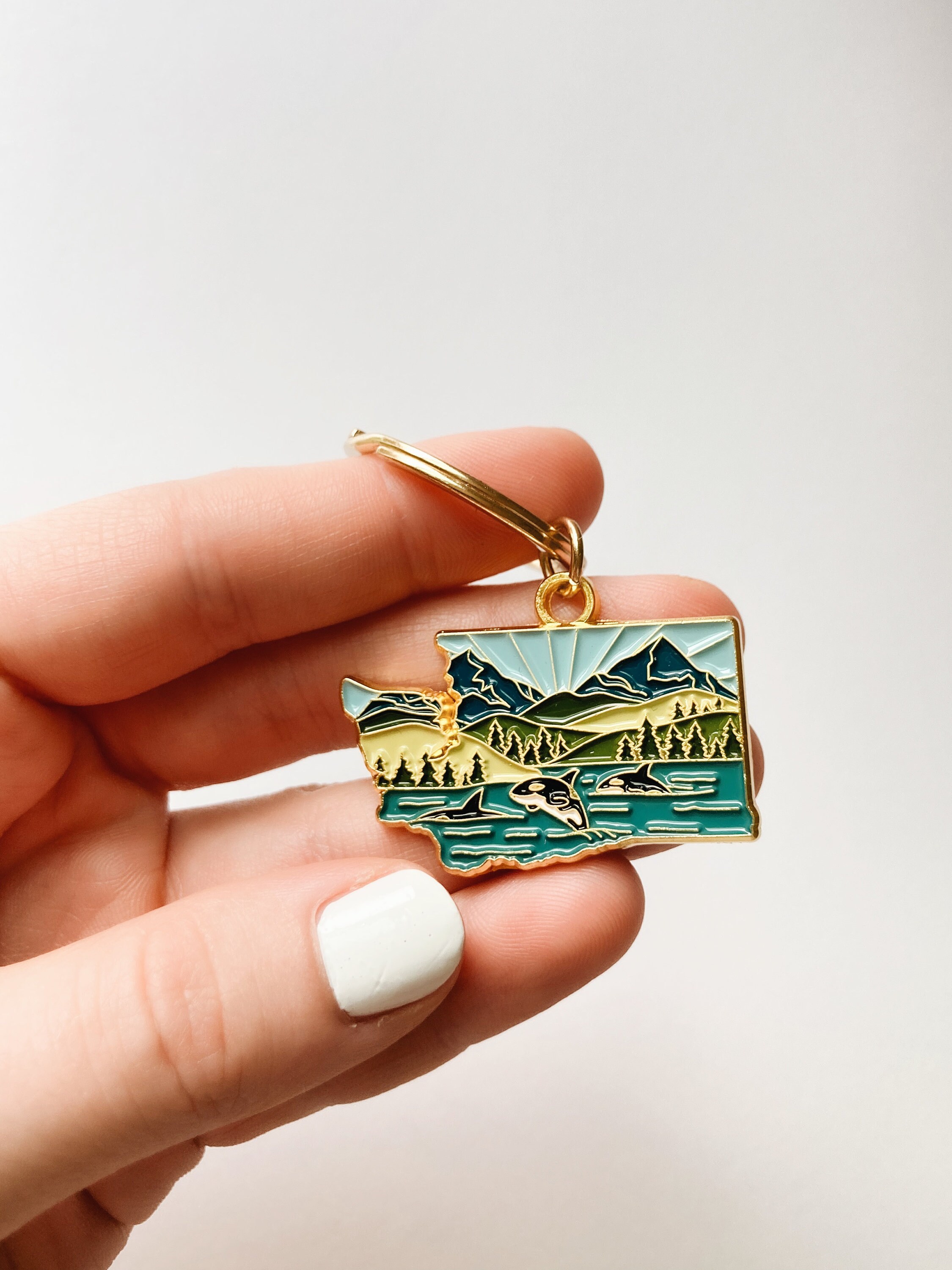 Washington Soft Enamel Keychain | Washington Outline Key Ring | Illustrated State Keychain 1.5&quot;