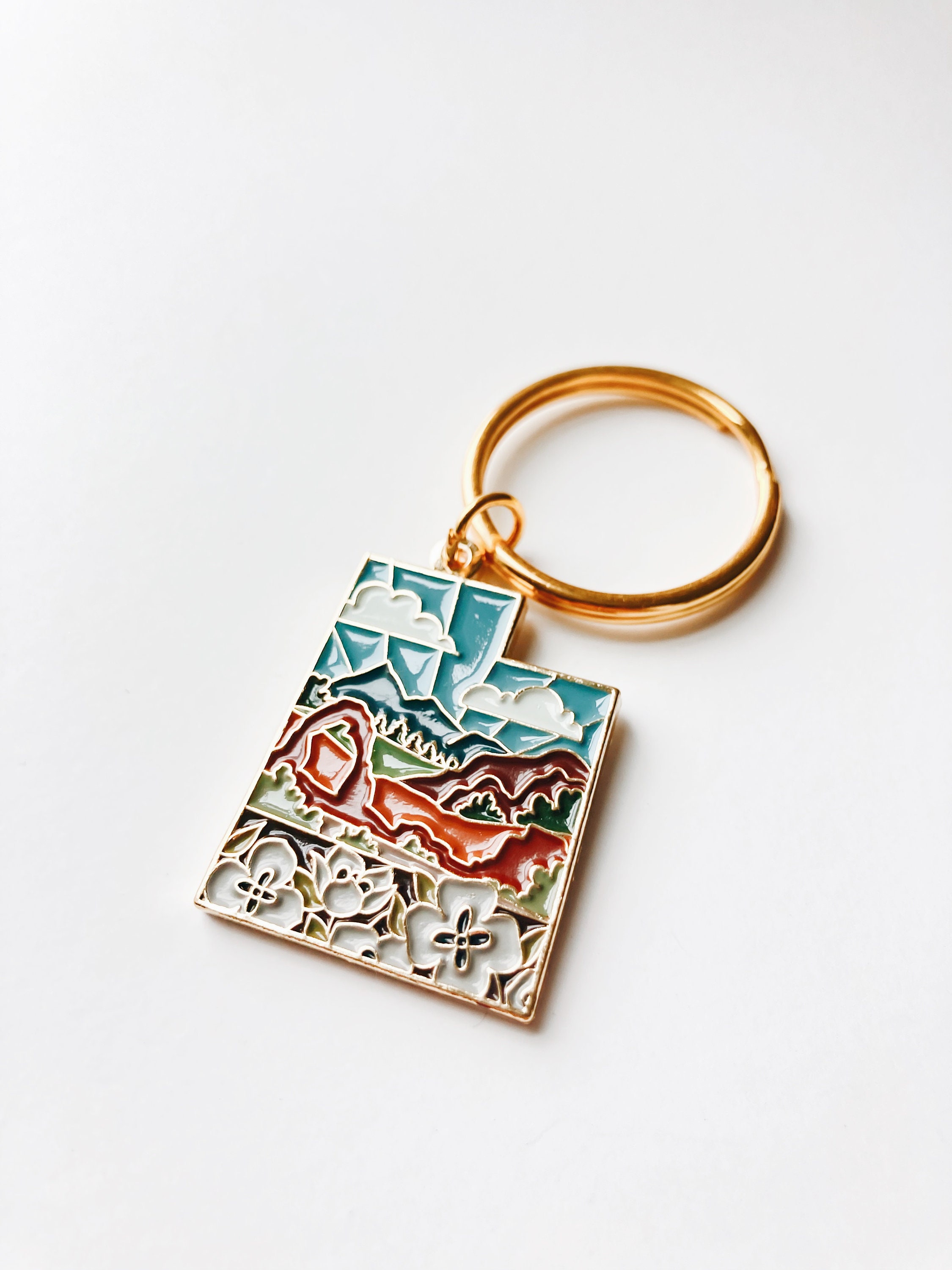 Utah Gold Enamel Keychain | Utah Outline Key Ring | Soft Enamel Illustrated State Keychain 1.5&quot;
