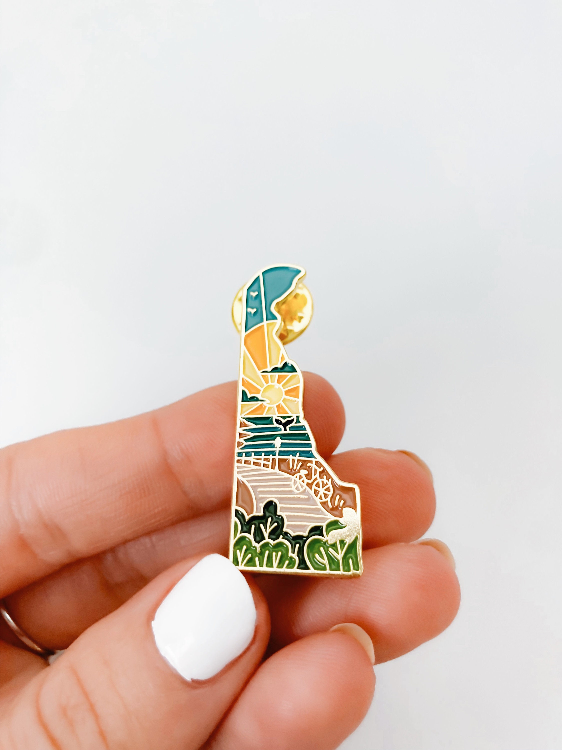 Delaware Enamel Pin | Delaware Outline Pin | Illustrated State Pin | Butterfly Clasp | 1&quot;