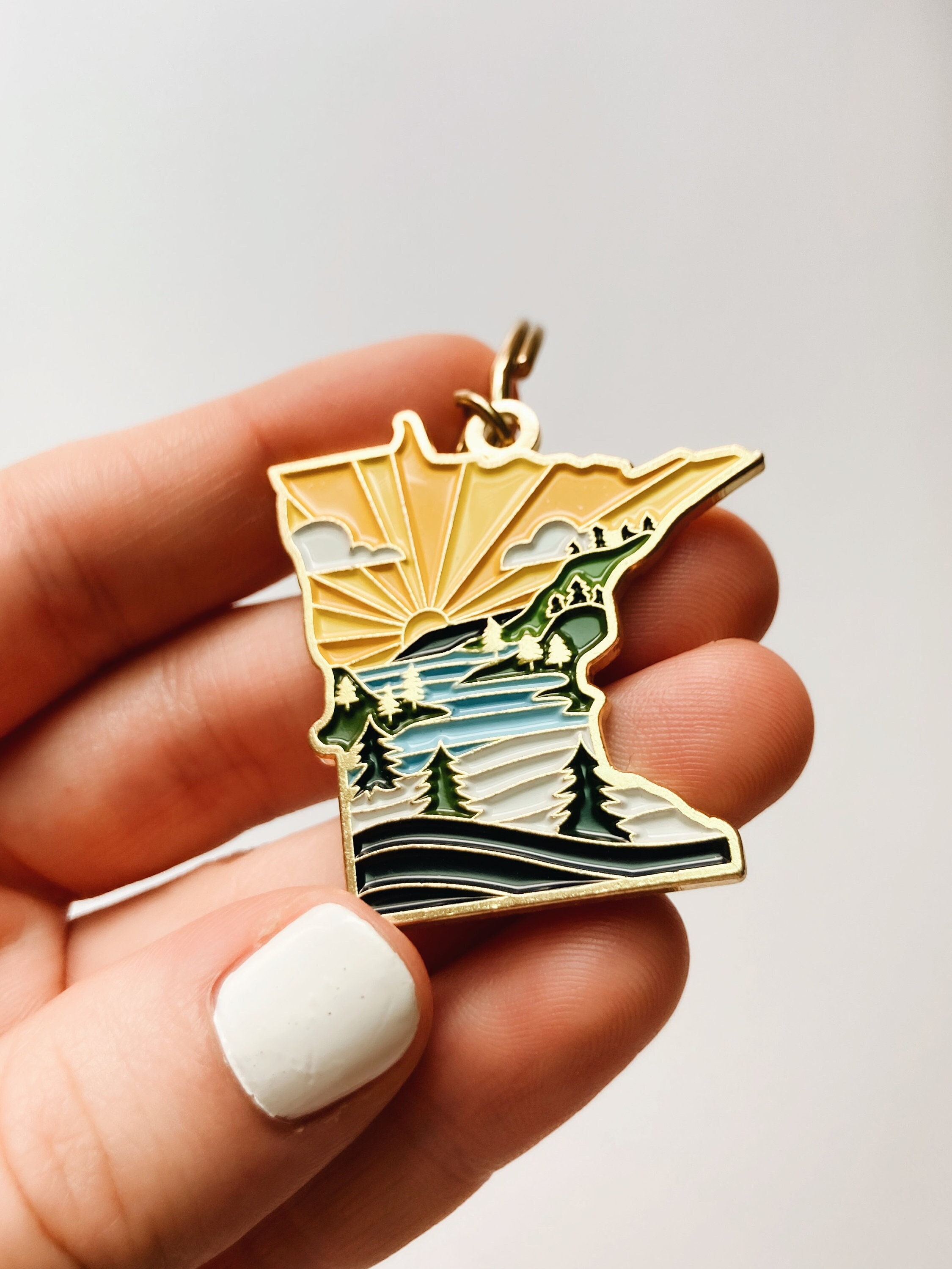 Minnesota Soft Enamel Keychain | Minnesota Outline Key Ring | Illustrated State Keychain 1.5&quot;