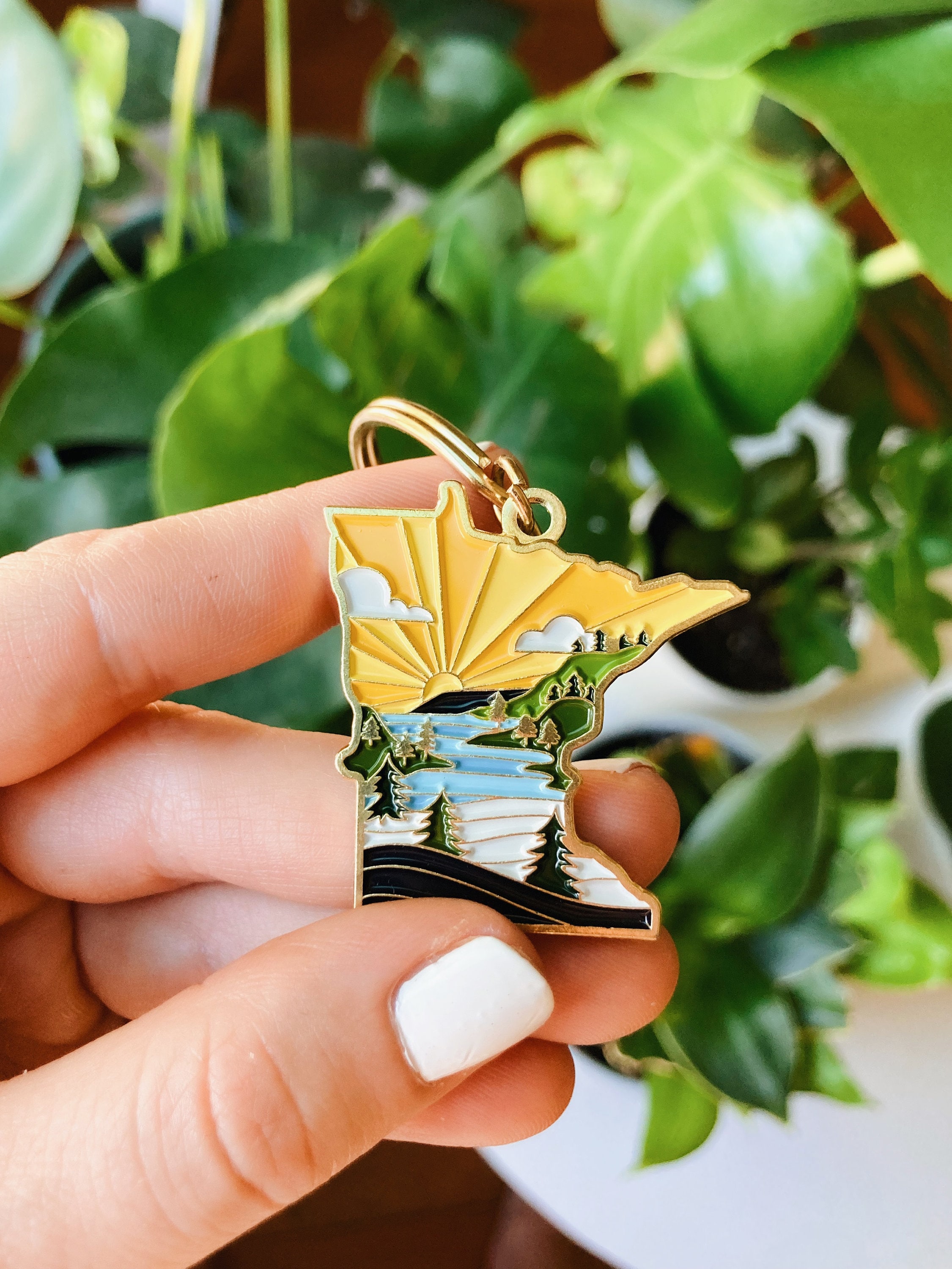 Minnesota Soft Enamel Keychain | Minnesota Outline Key Ring | Illustrated State Keychain 1.5&quot;