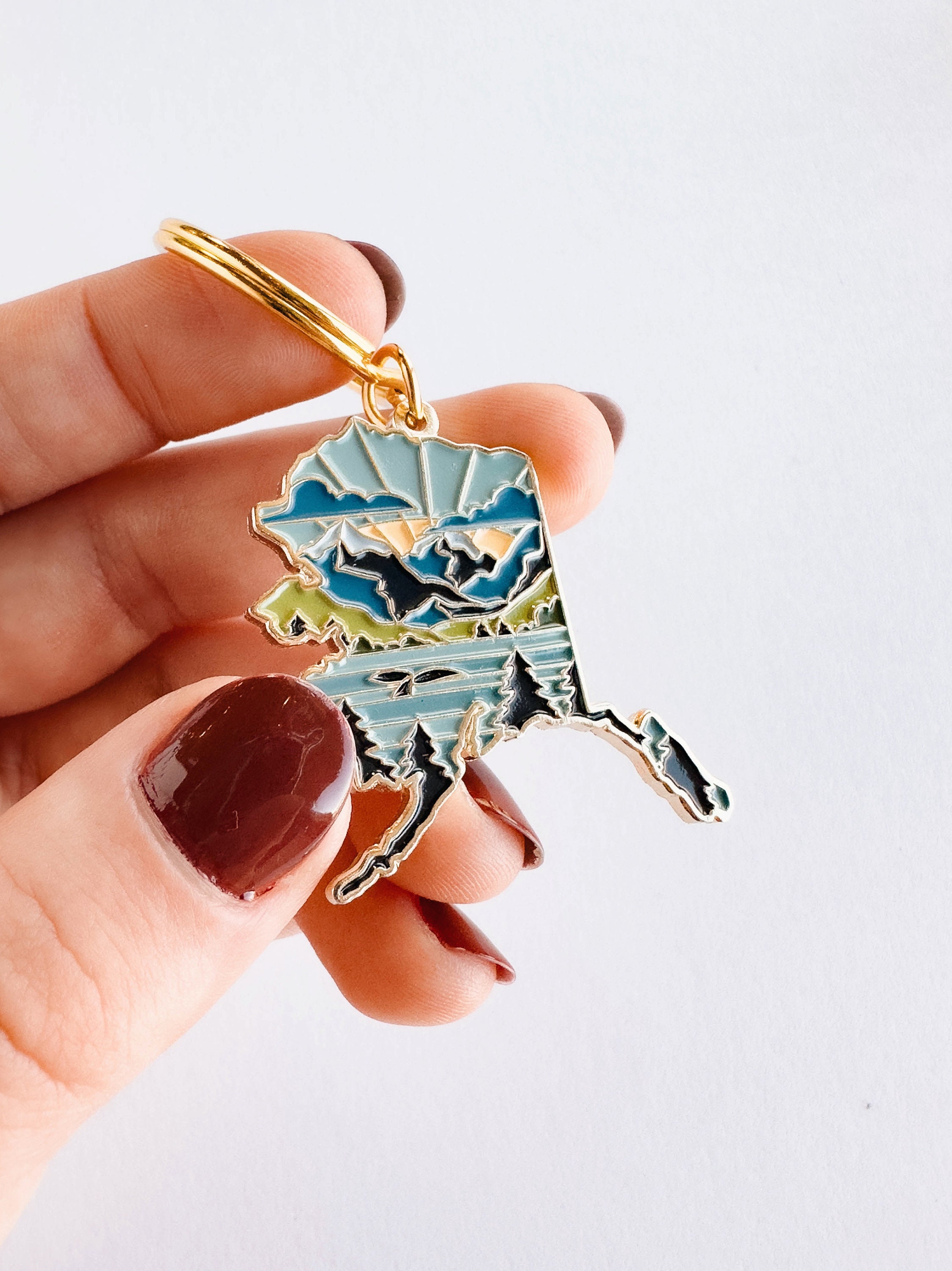 Alaska Enamel Keychain | Alaska Outline Key Ring | Illustrated State Keychain 1.5&quot;