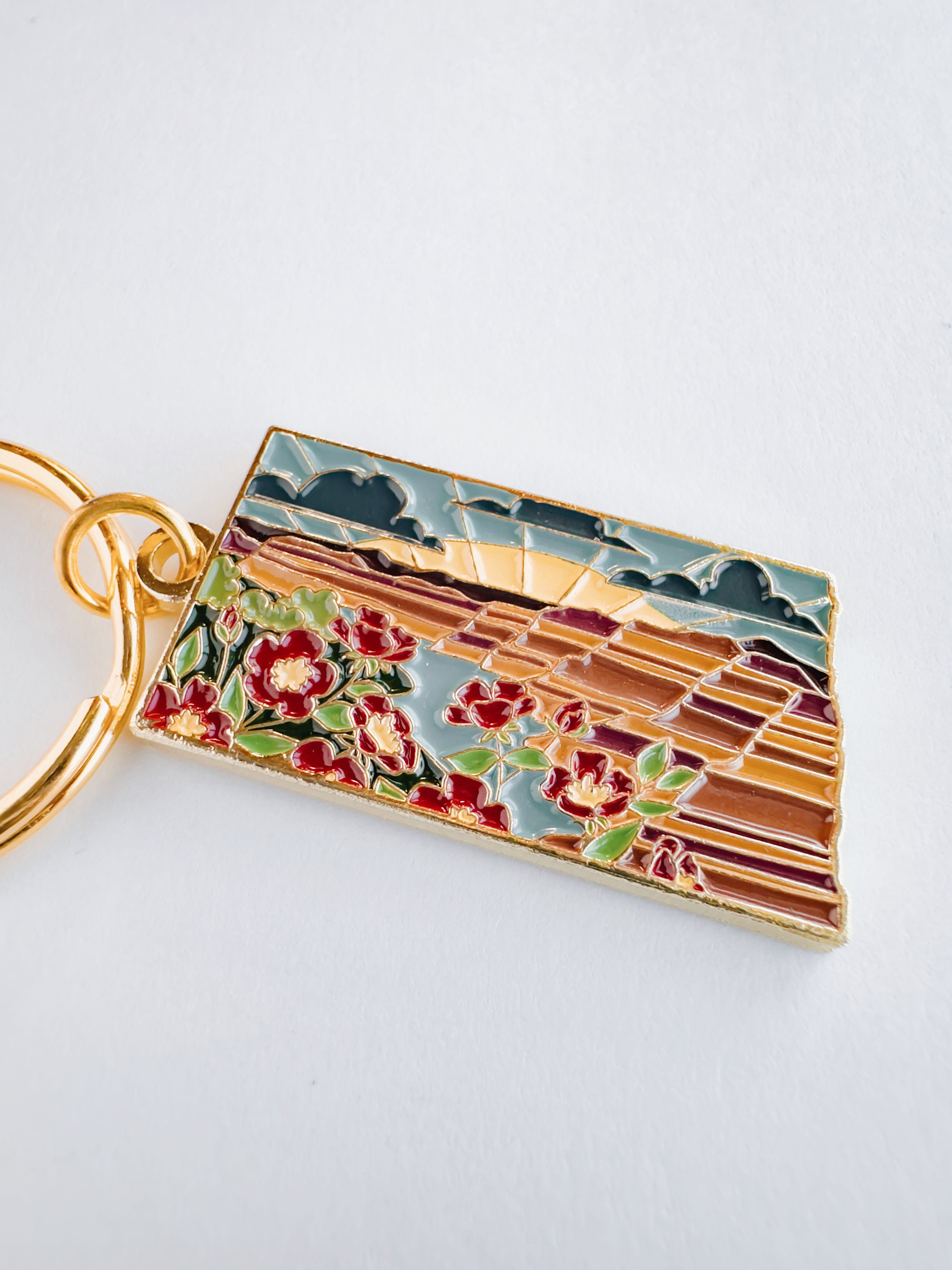North Dakota Soft Enamel Keychain | North Dakota Outline Key Ring | Illustrated State Keychain 1.5&quot;