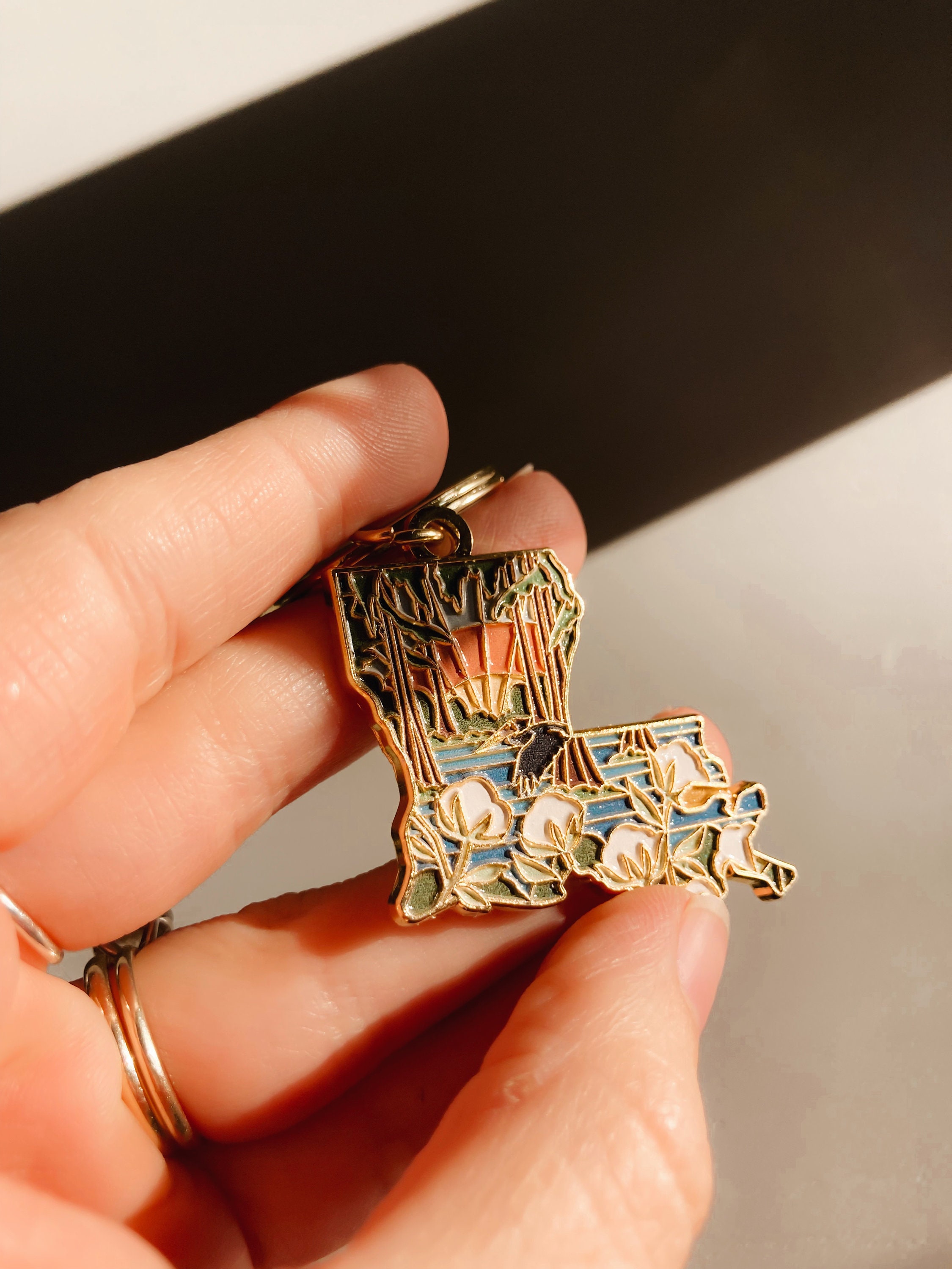 Louisiana Enamel Keychain | Louisiana Outline Key Ring | Illustrated State Keychain | 1.5&quot;