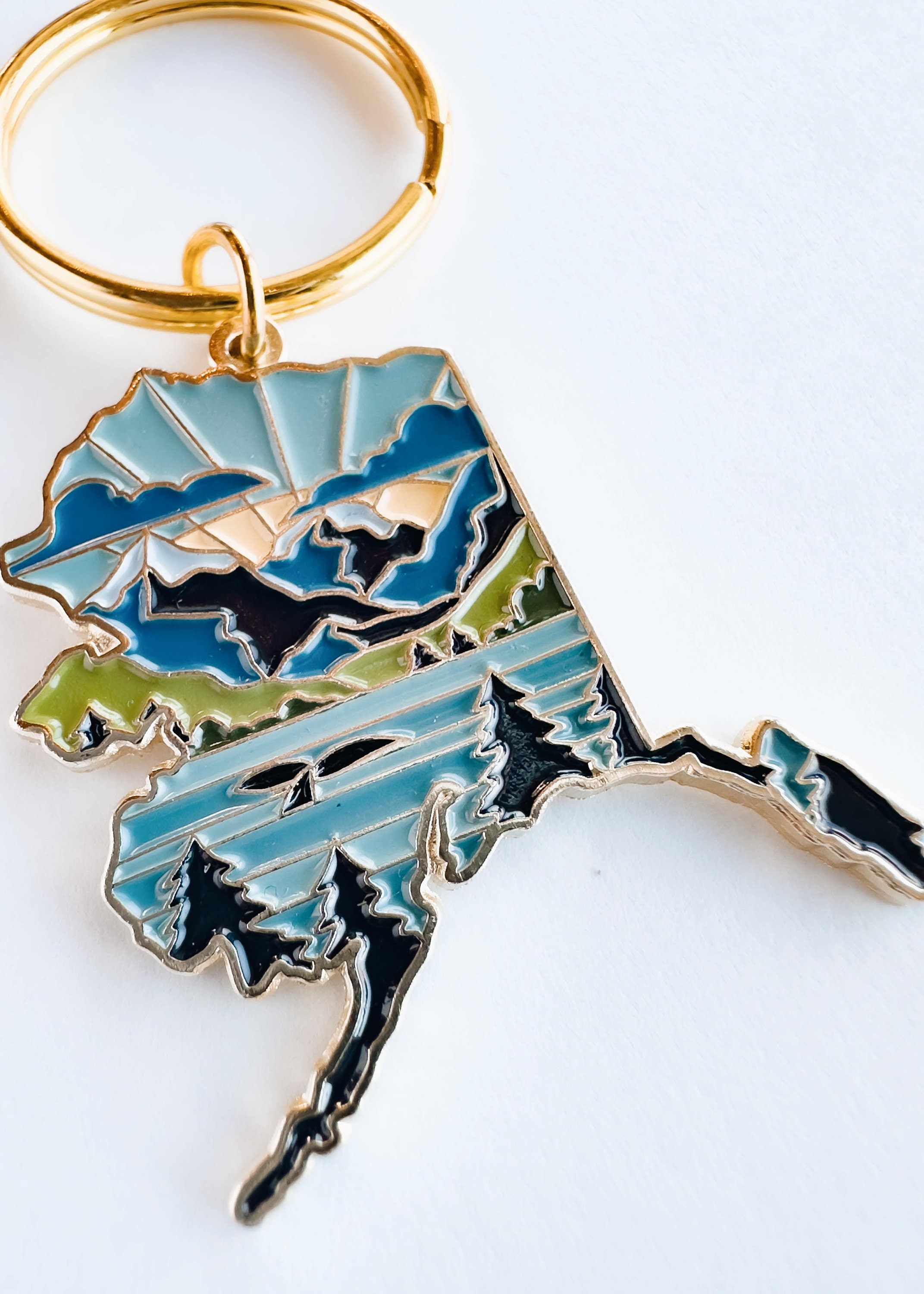 Alaska Enamel Keychain | Alaska Outline Key Ring | Illustrated State Keychain 1.5&quot;
