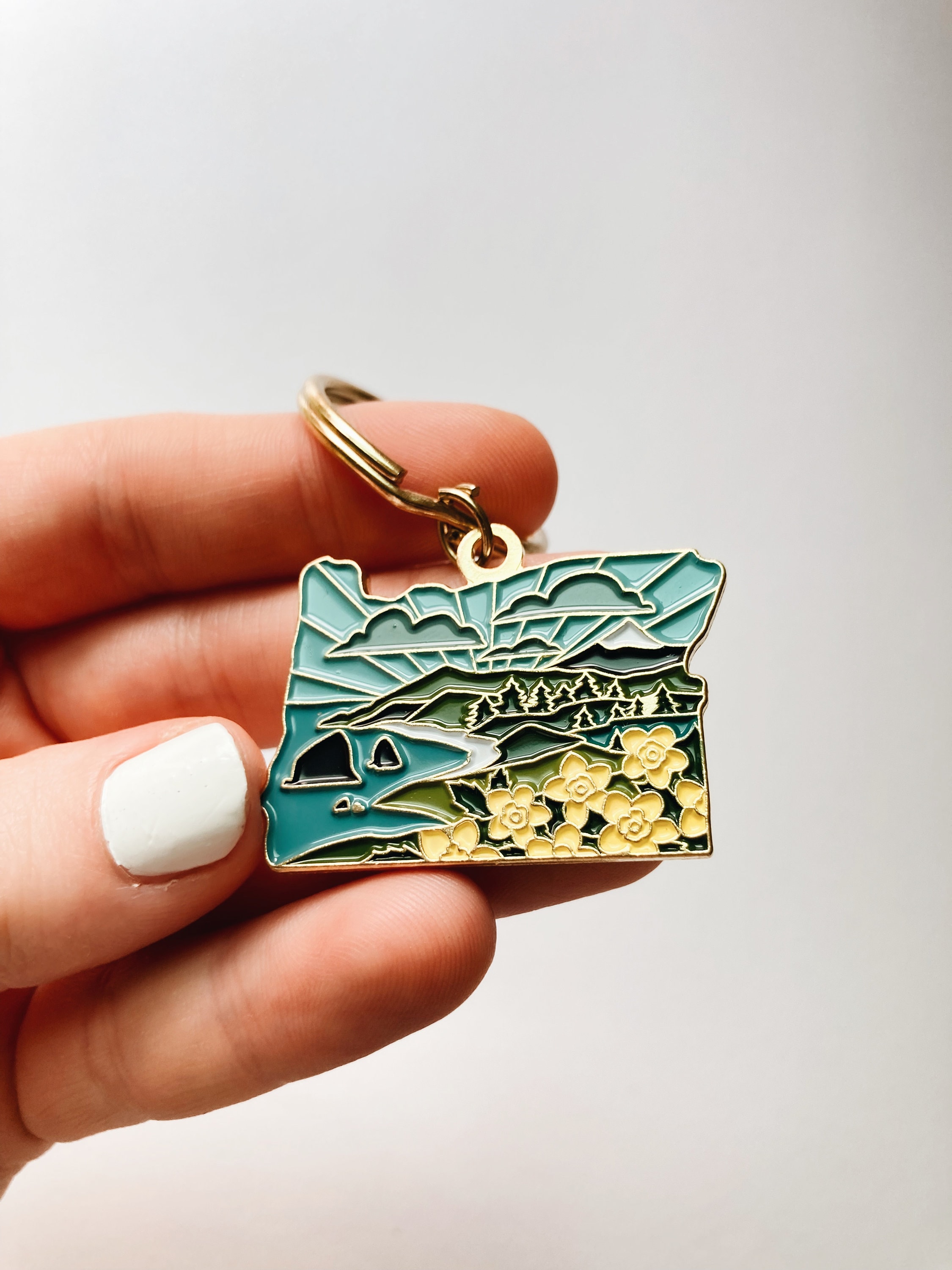 Oregon Gold Enamel Keychain | Oregon Outline Key Ring | Soft Enamel Illustrated State Keychain 1.5&quot;