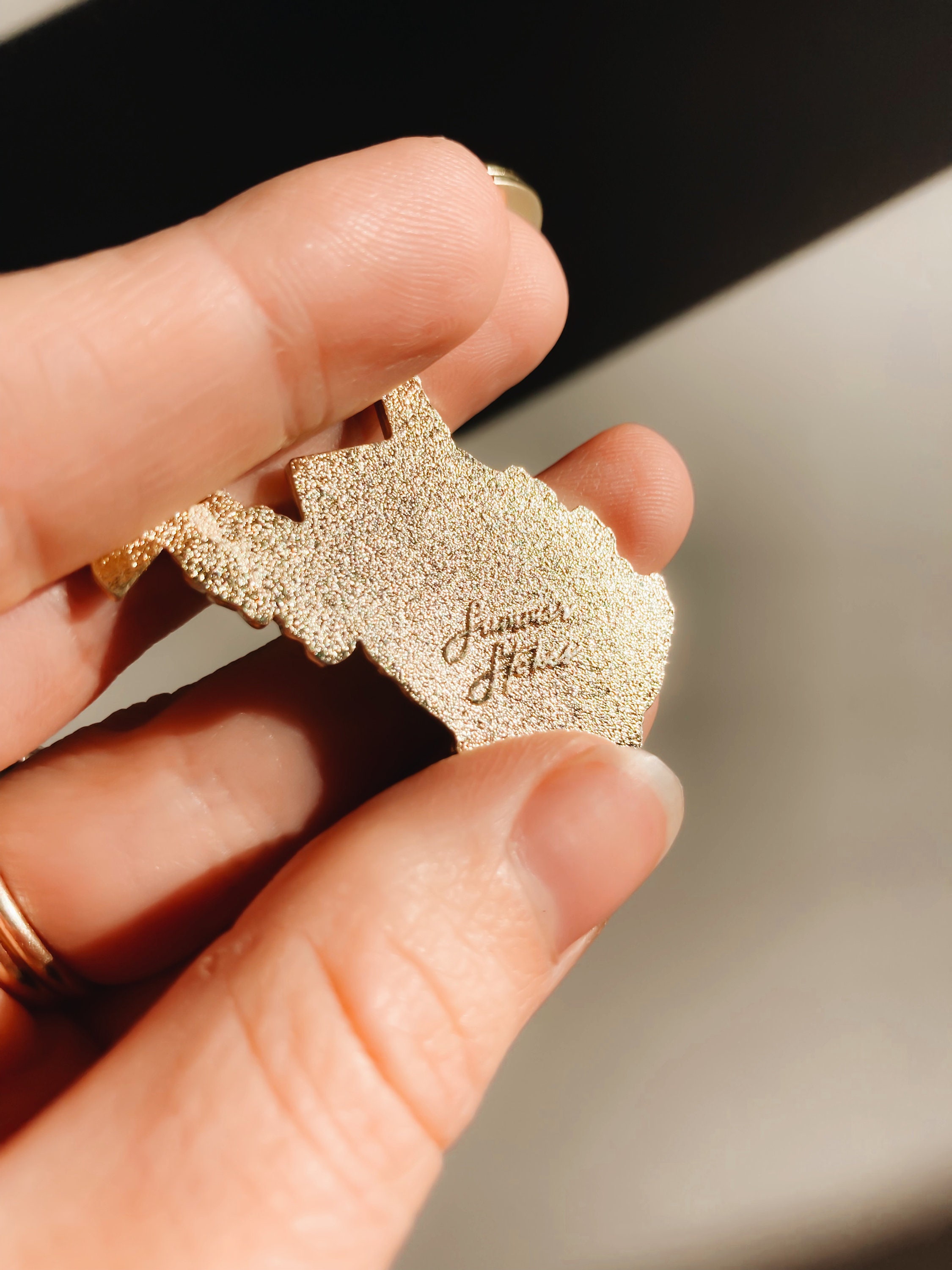 West Virginia Soft Enamel Keychain 1.5&quot; | West Virginia Outline Key Ring | Illustrated State Keychain