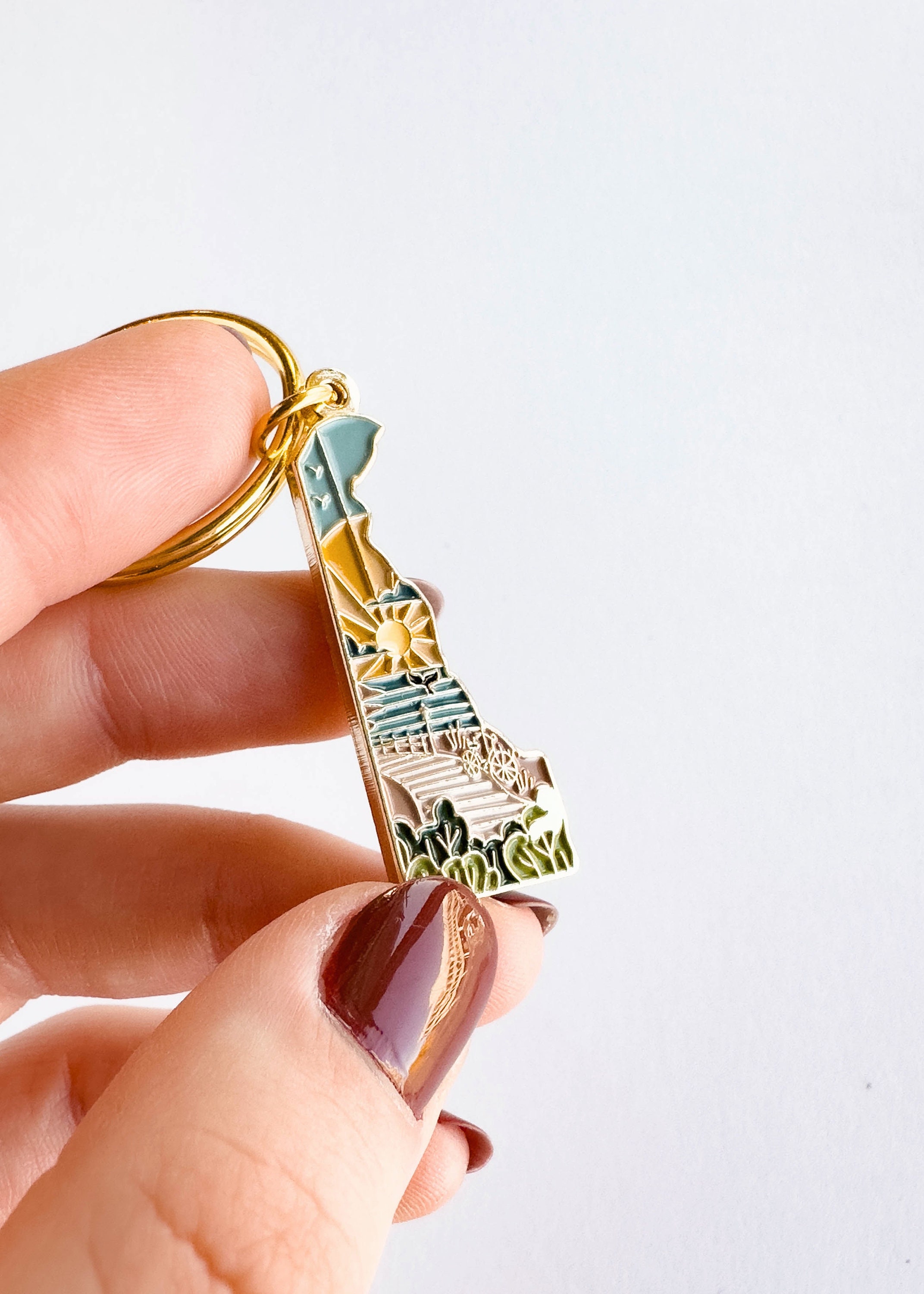 Delaware Soft Enamel Keychain | Delaware Outline Key Ring | Illustrated State Keychain 1.5&quot;