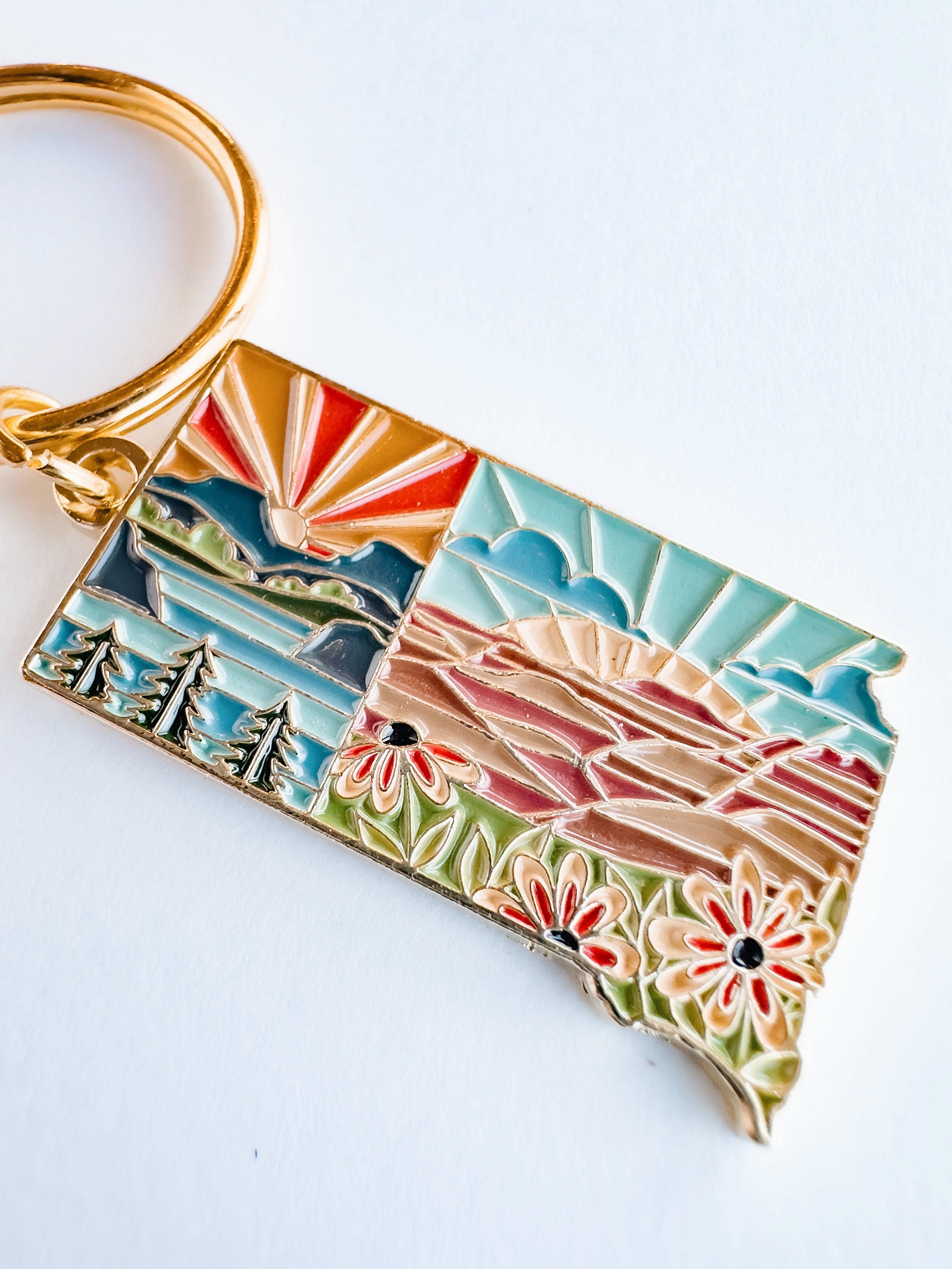 South Dakota Soft Enamel Keychain | South Dakota Outline Key Ring | Illustrated State Keychain 1.5&quot;