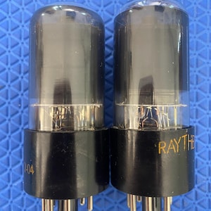 Matched Pair Raytheon 6V6 6V6GT Vacuum Tubes Valves Black Glass Copper Support Rods  NOS-Testing