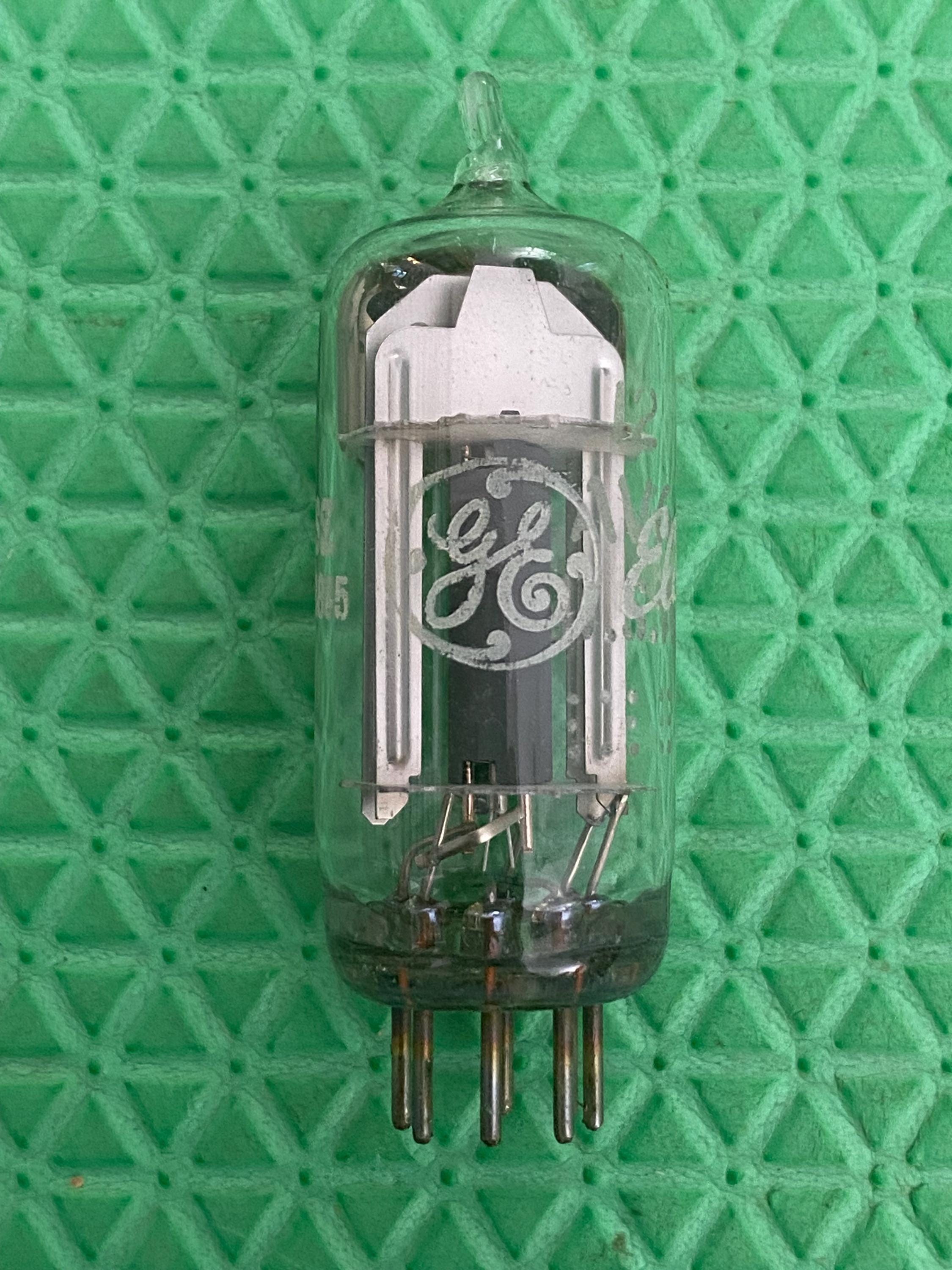 Tube électronique 12AV6 NOS (New Old Stock) - Marque GE Et Autres, Neuf Sous Blister, Origine USA | Pour Amplification Vintage, Radio