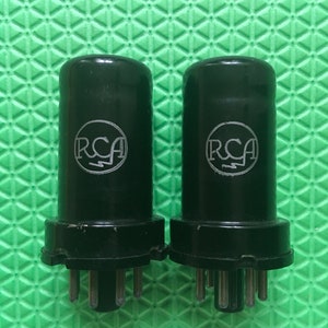 Par de válvulas de vácuo RCA 6C5 combinadas com logotipos de almôndegas grandes