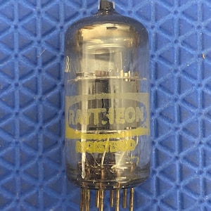 ONE 6BL8/ECF80 GE NOS BRTSH Tube Röhre Lampe Valvola Valvula Valve ONE 6BL8/ECF80 GE NOS BRTSH Tube Röhre Lampe Valvola Valvula Valve