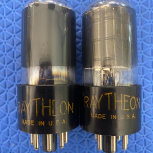Matched Pair Raytheon 6V6 6V6GT Vacuum Tubes Valves Black Glass Copper Support Rods