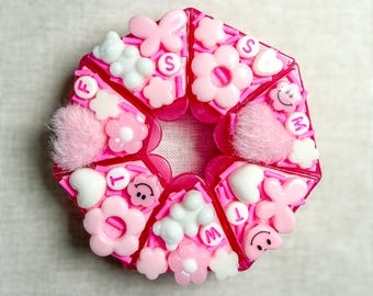 RESERVADO Organizador semanal de pastillas Custom Cutie rosa y blanco