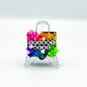 Regenbogen &#39;Tr@nny Meds&#39; Pillendose: Lustige sarkastische verblendete Pillendose